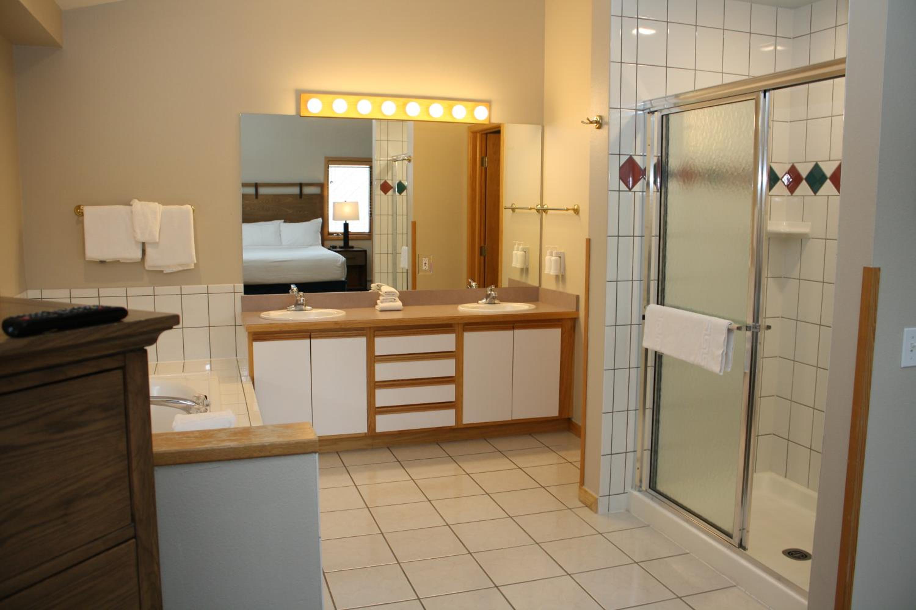 Three-Bedroom Apartment - Photo 16