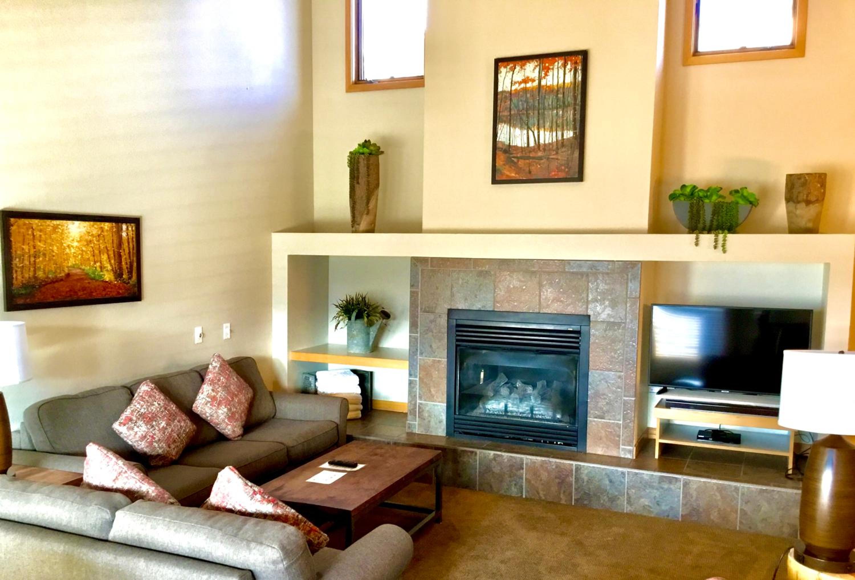 Three-Bedroom Apartment - Photo 1