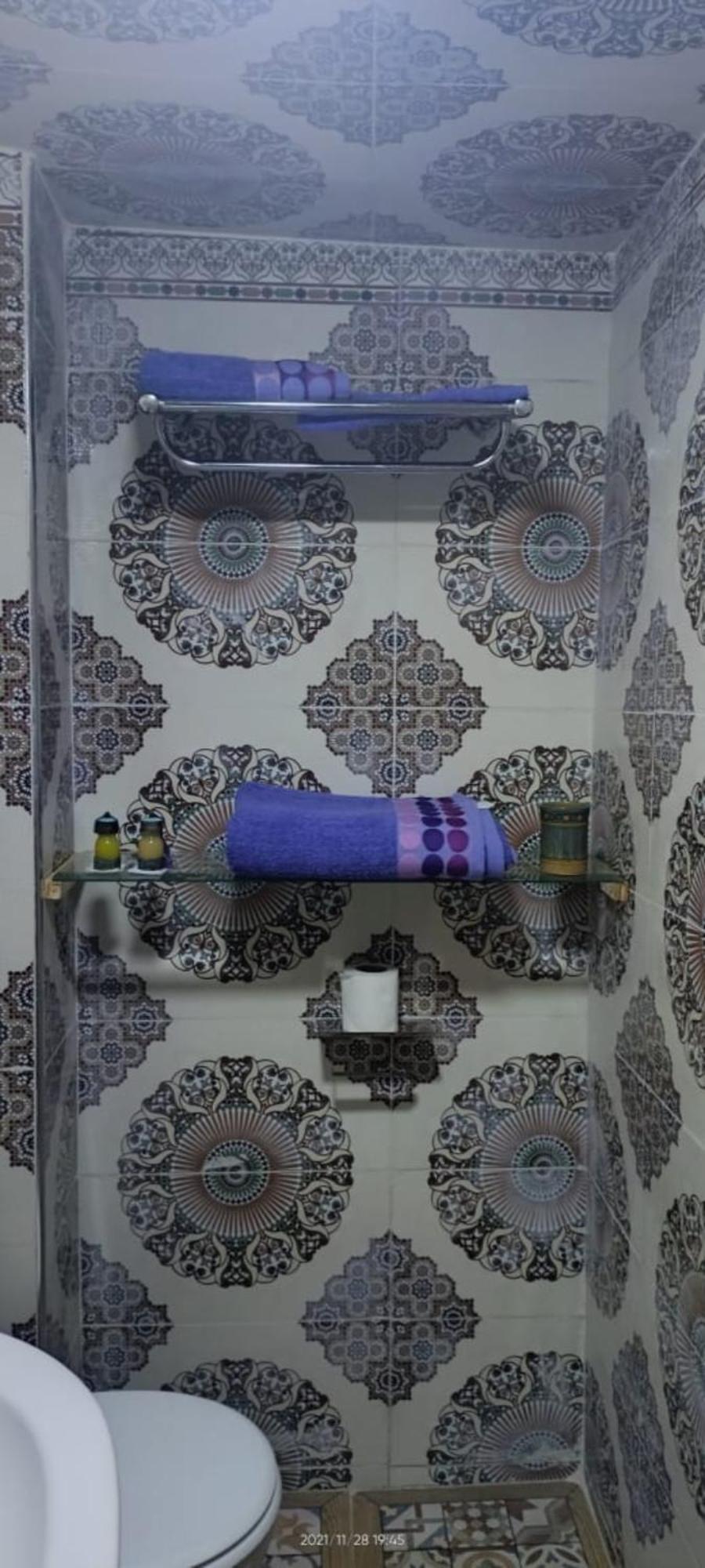 Family Room with Private Bathroom - Photo 32