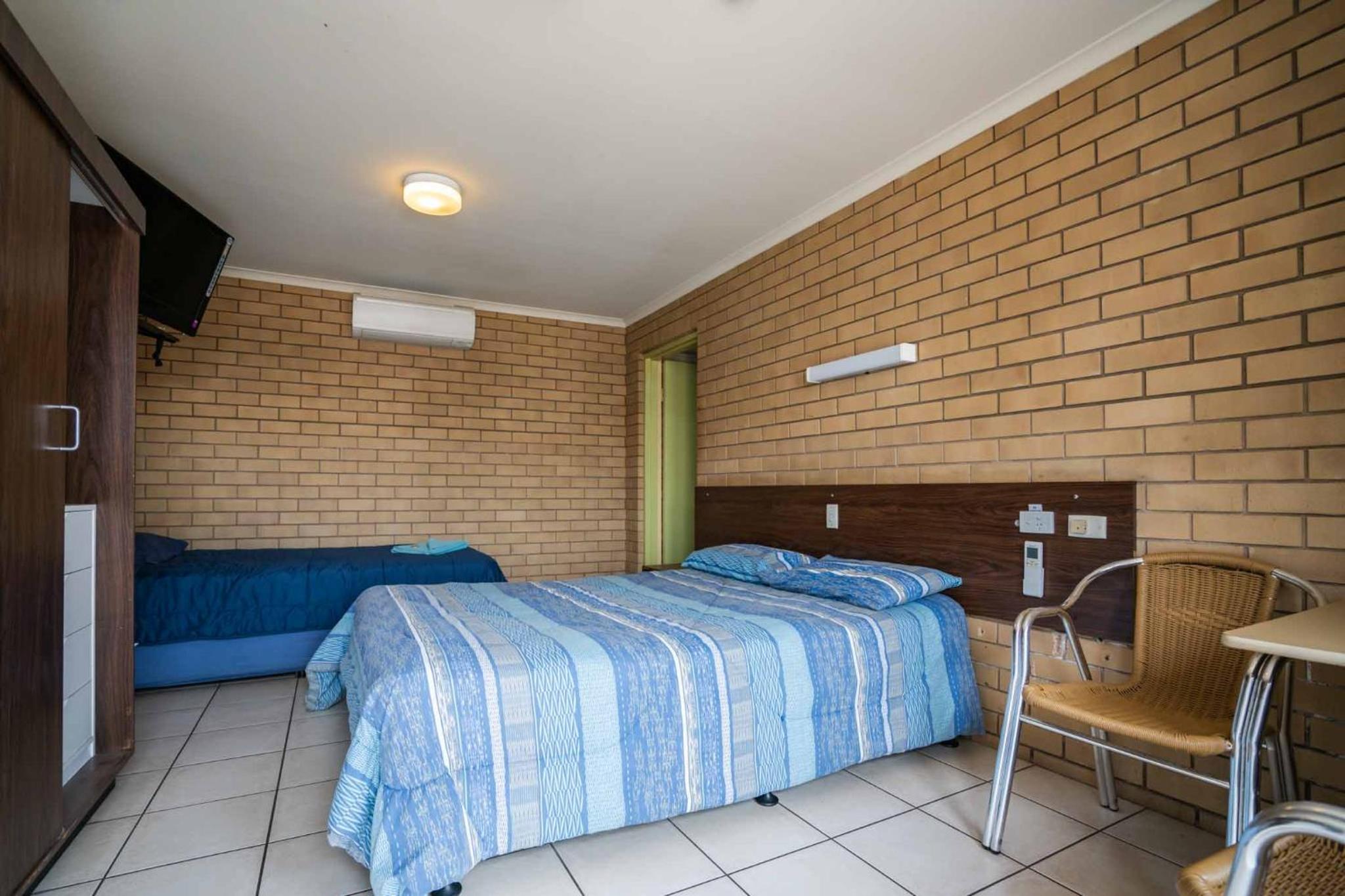 Standard Triple Room - Photo 12