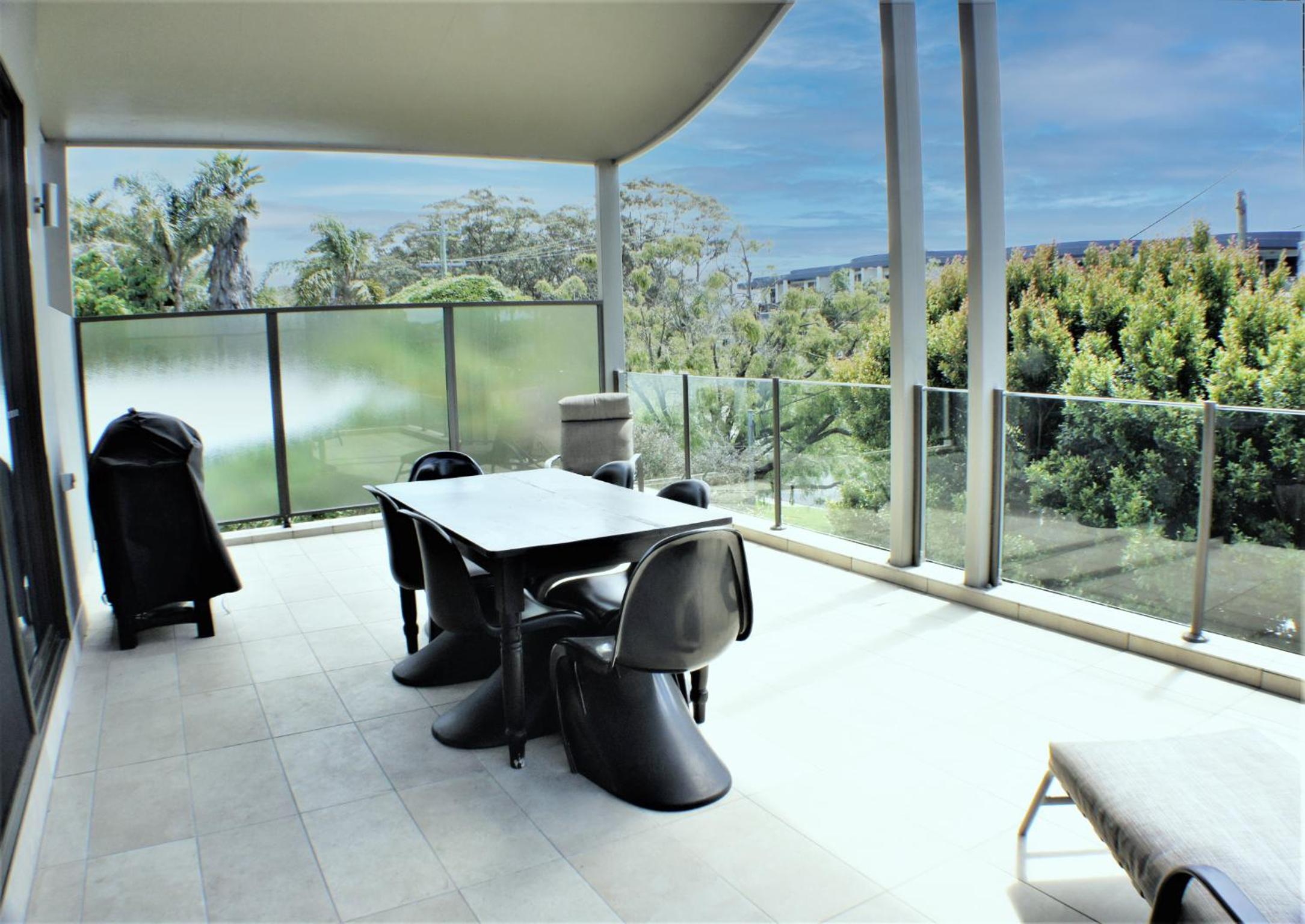 Apartment with Balcony photo 3