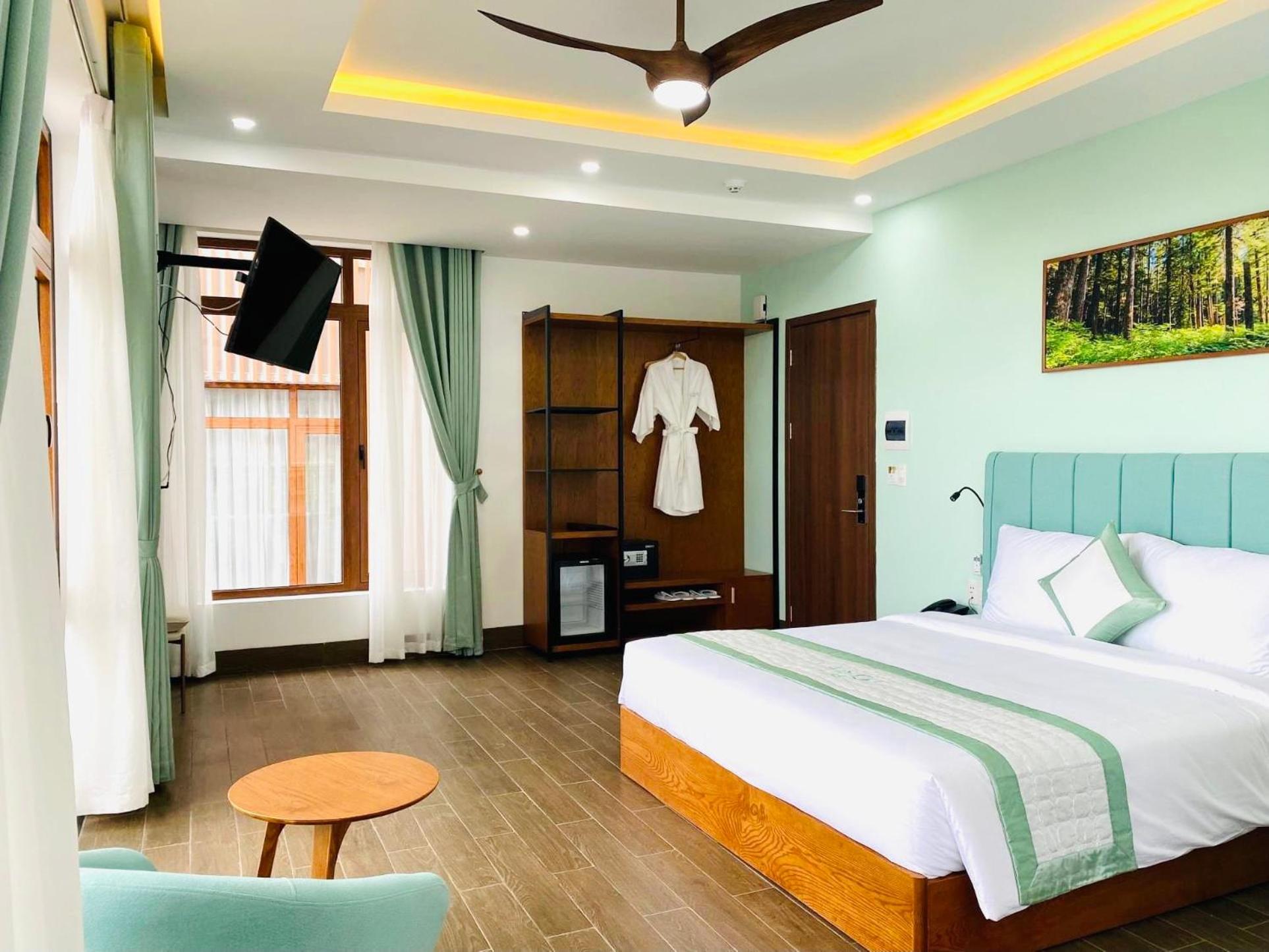 Suite - Photo 1
