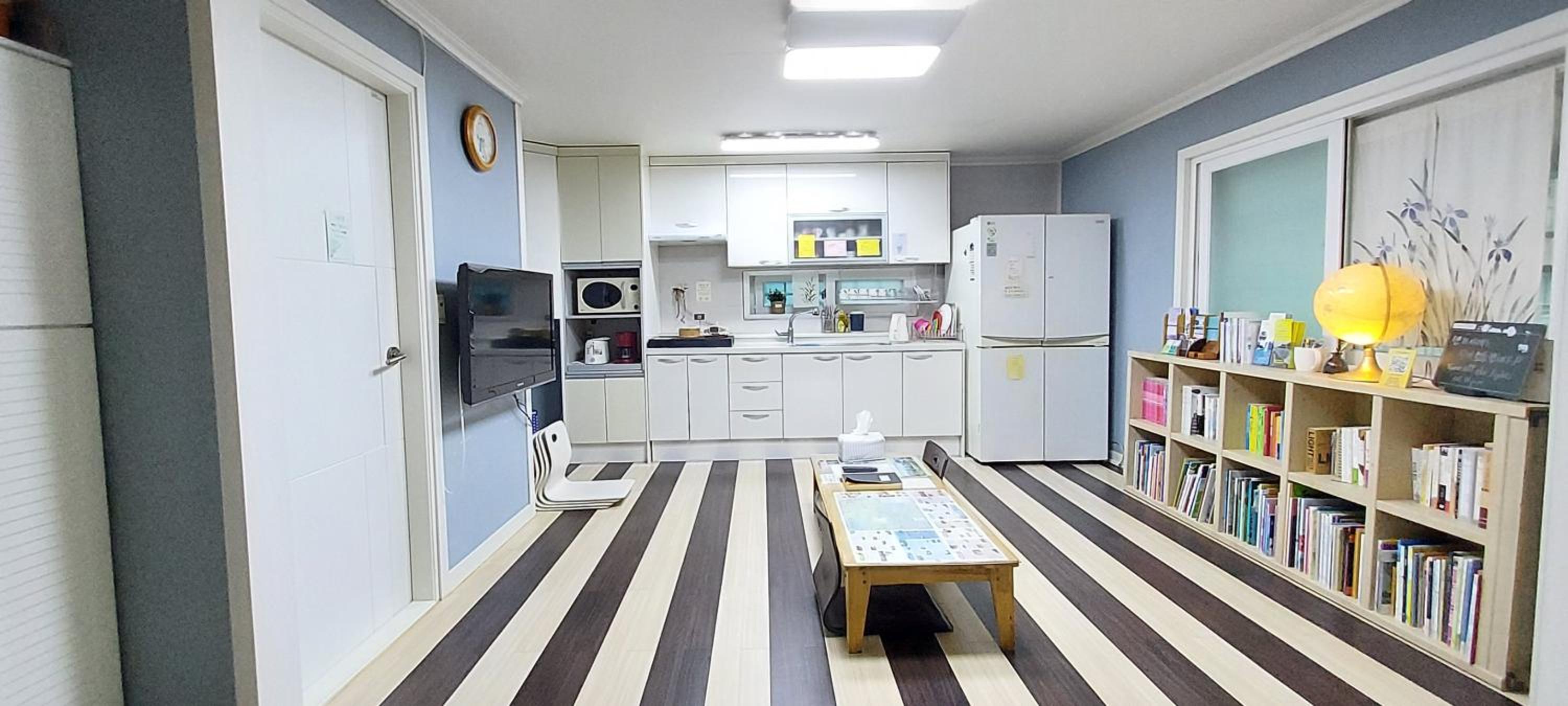 Two-Bedroom House - Photo 5