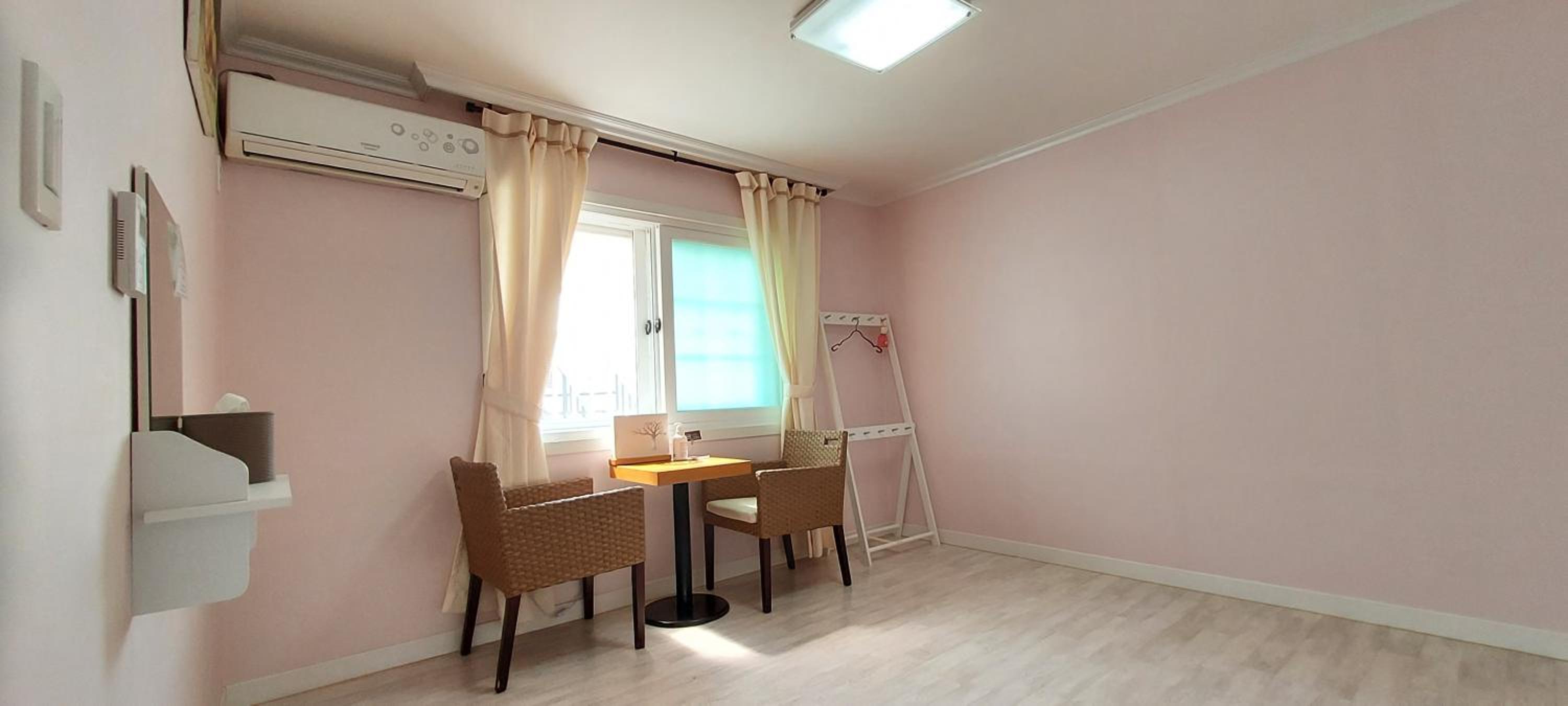 Two-Bedroom House - Photo 23