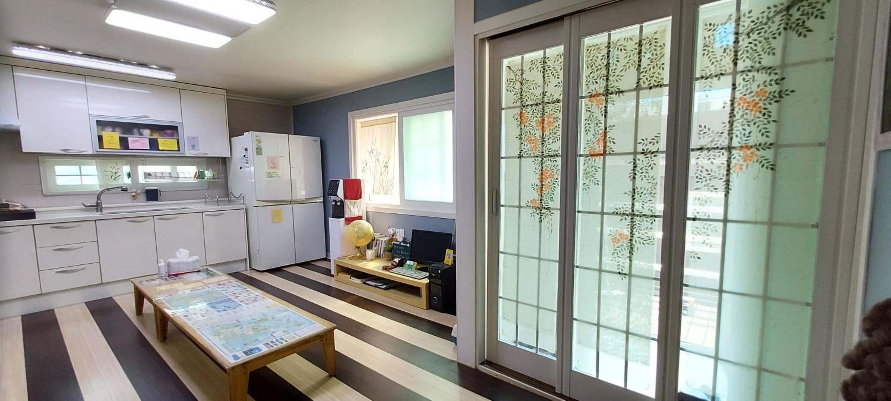 Two-Bedroom House - Photo 3