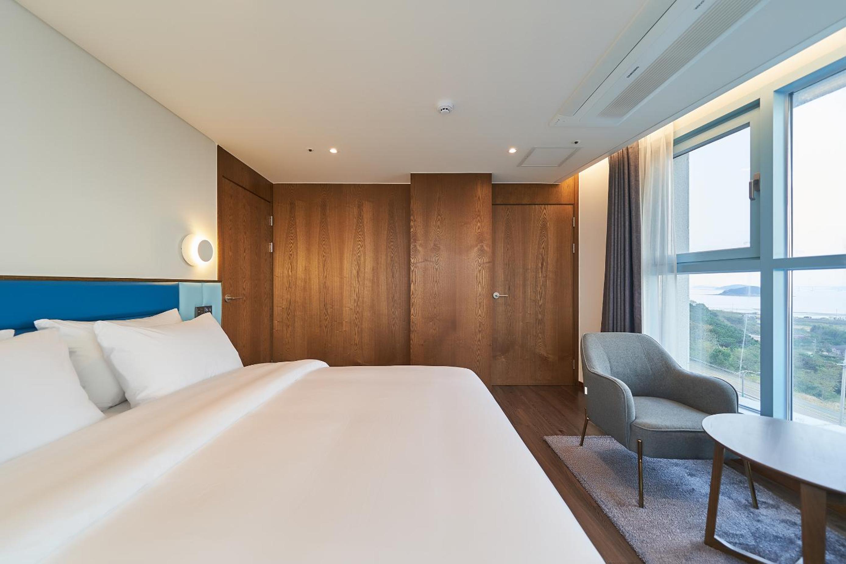 JN Park Suite Room - Photo 1