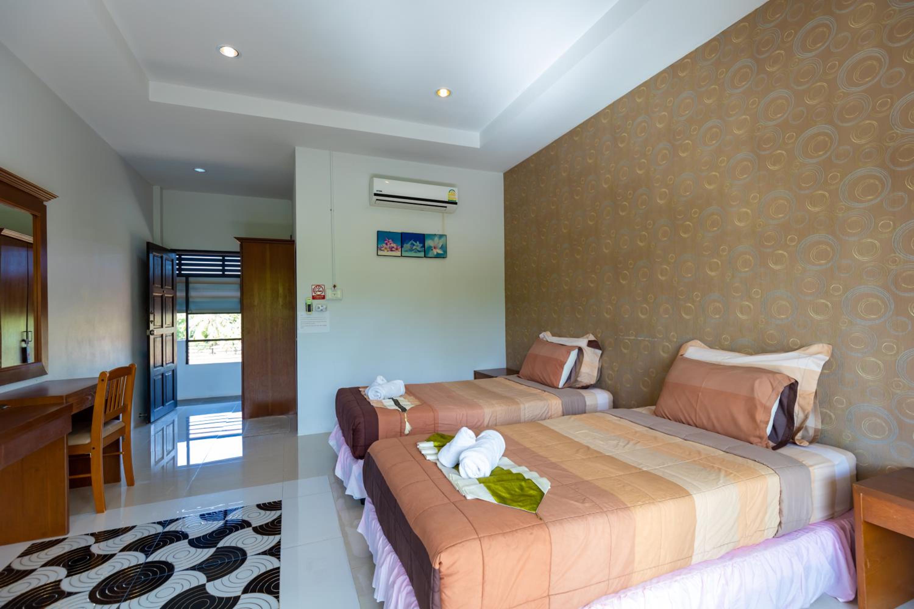 Superior Twin Room - Photo 8