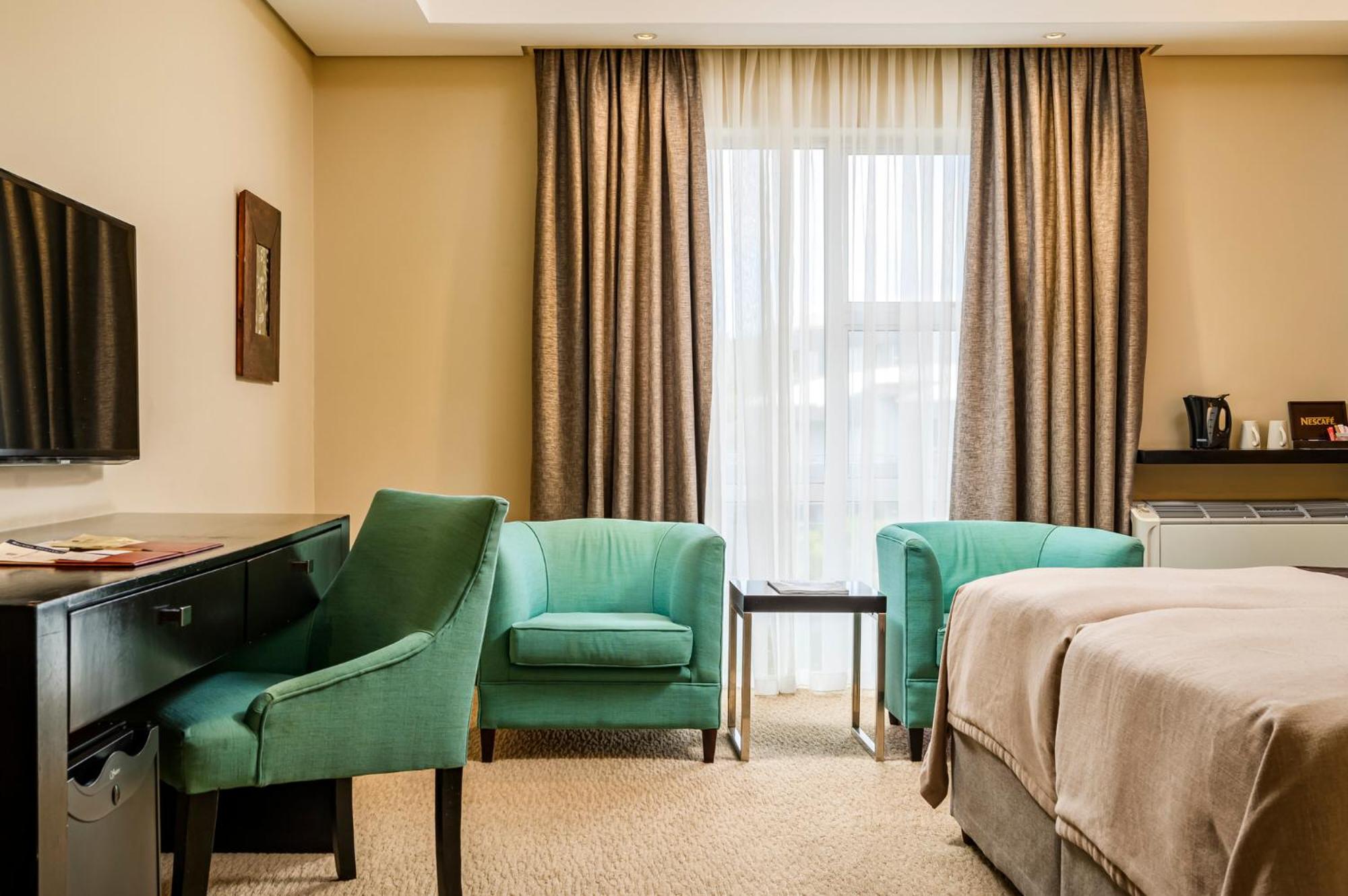 Standard Double or Twin Room - Photo 20