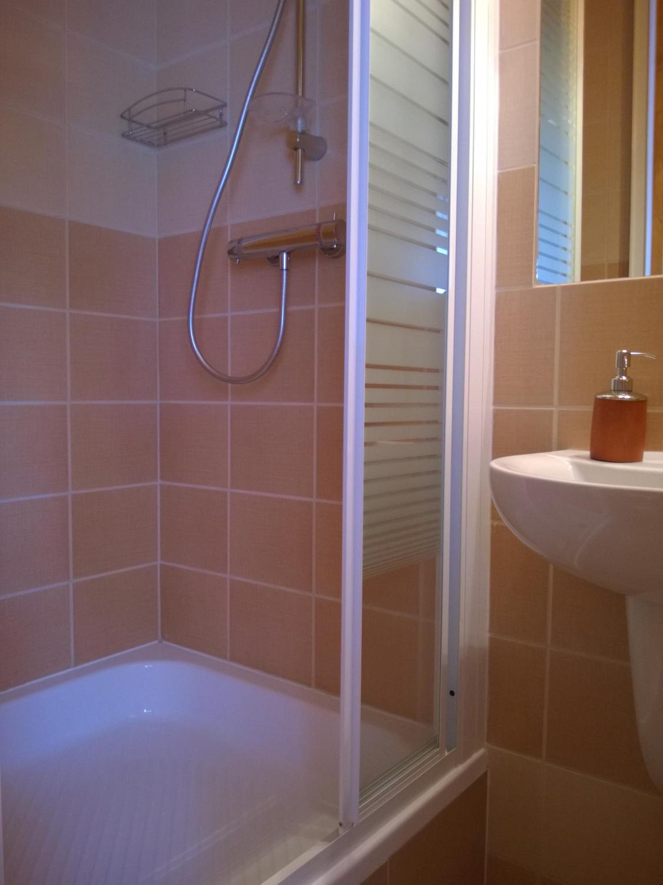 Double Room - Photo 10