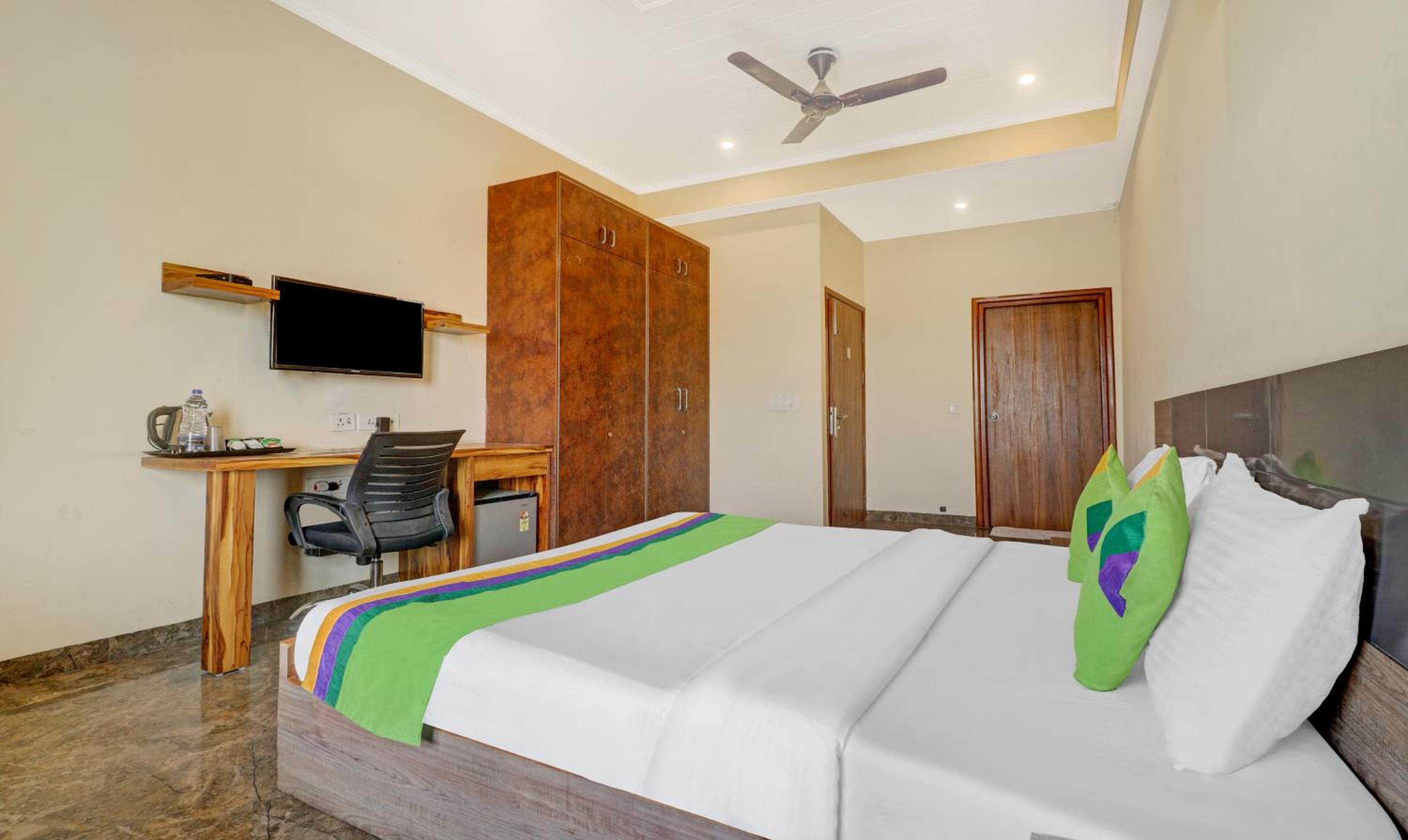 Deluxe Double Room photo 3