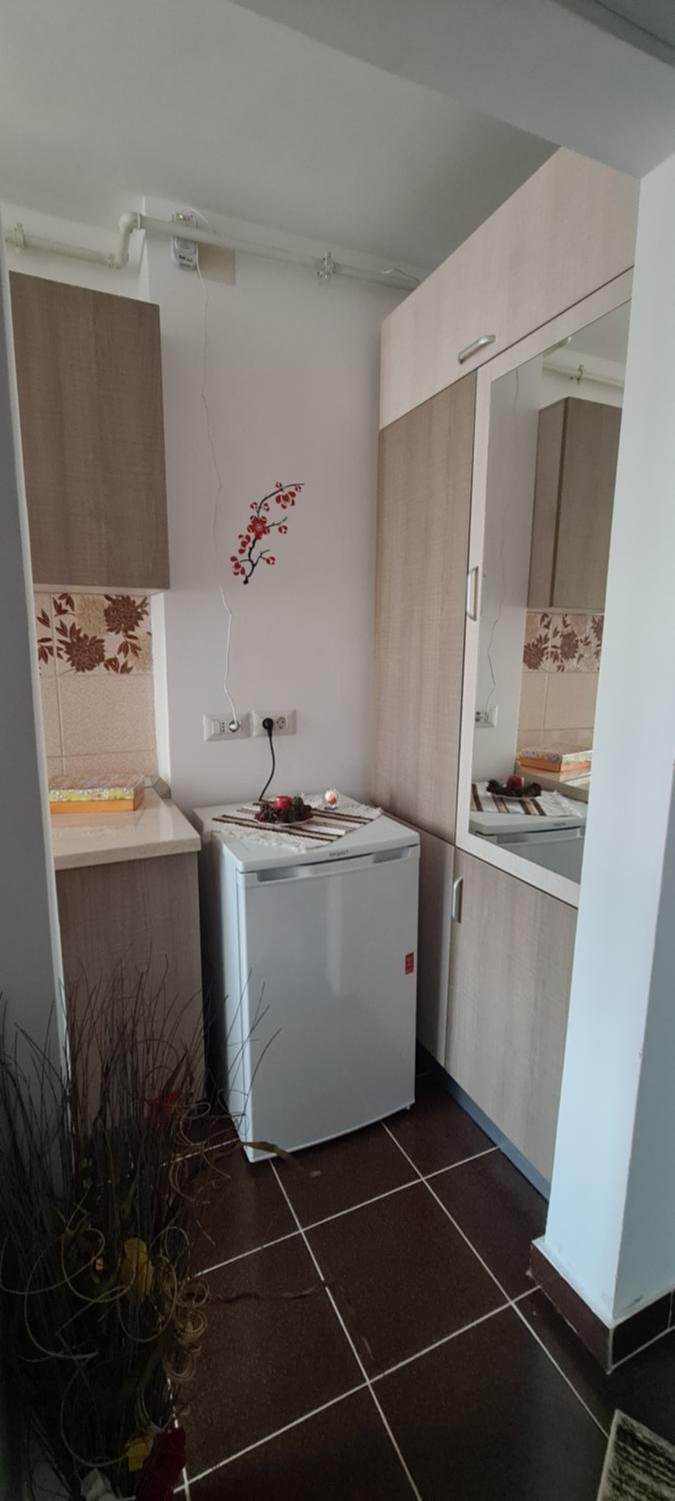 One-Bedroom Apartment - Photo 2