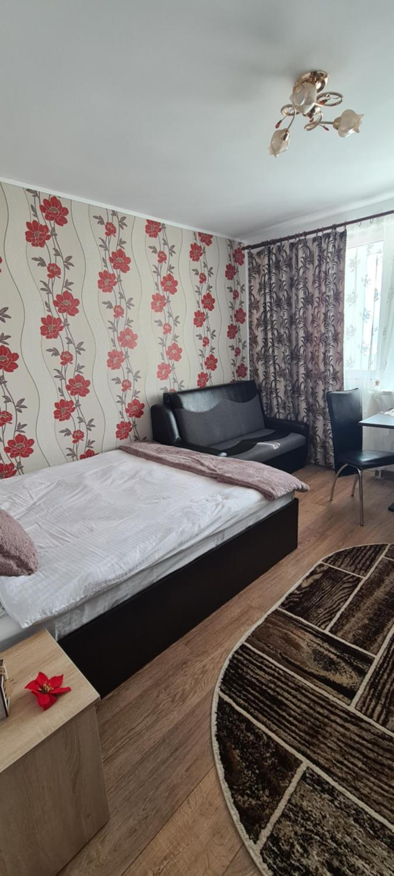 One-Bedroom Apartment - Photo 3