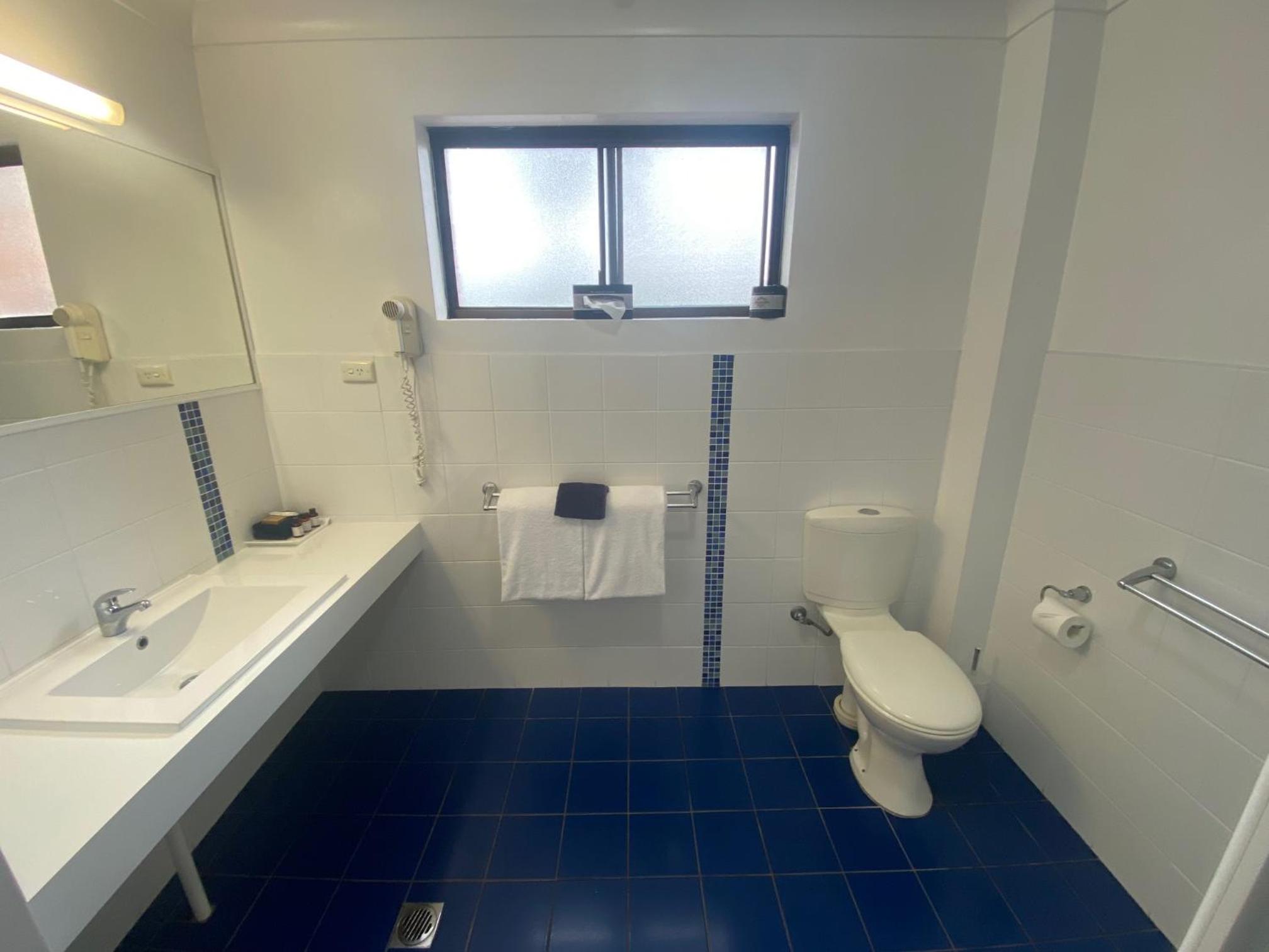 Two-Bedroom Apartment with 2 King Beds - Split Level photo 2