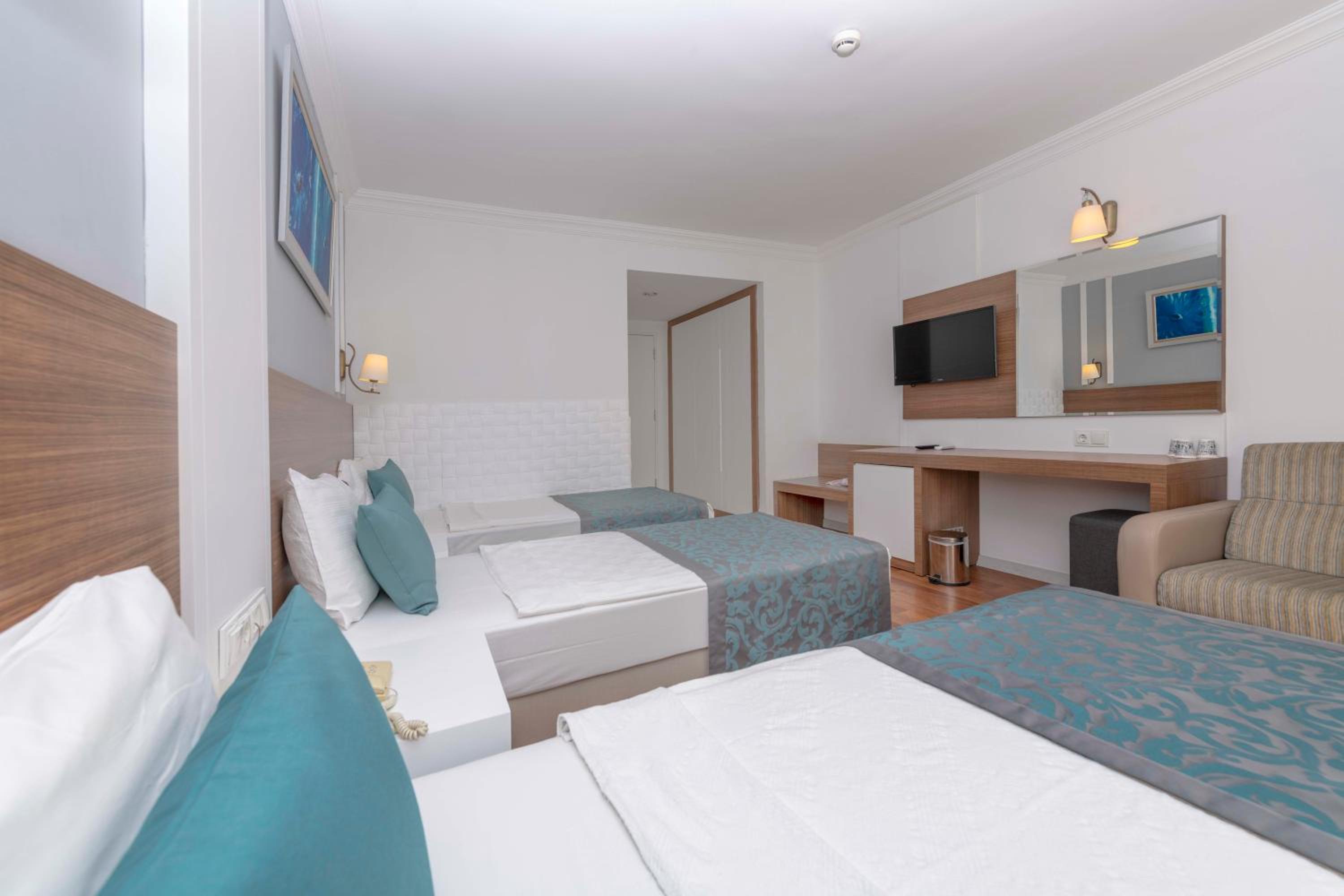 Standard Room (2 Adults + 2 Children) photo 1