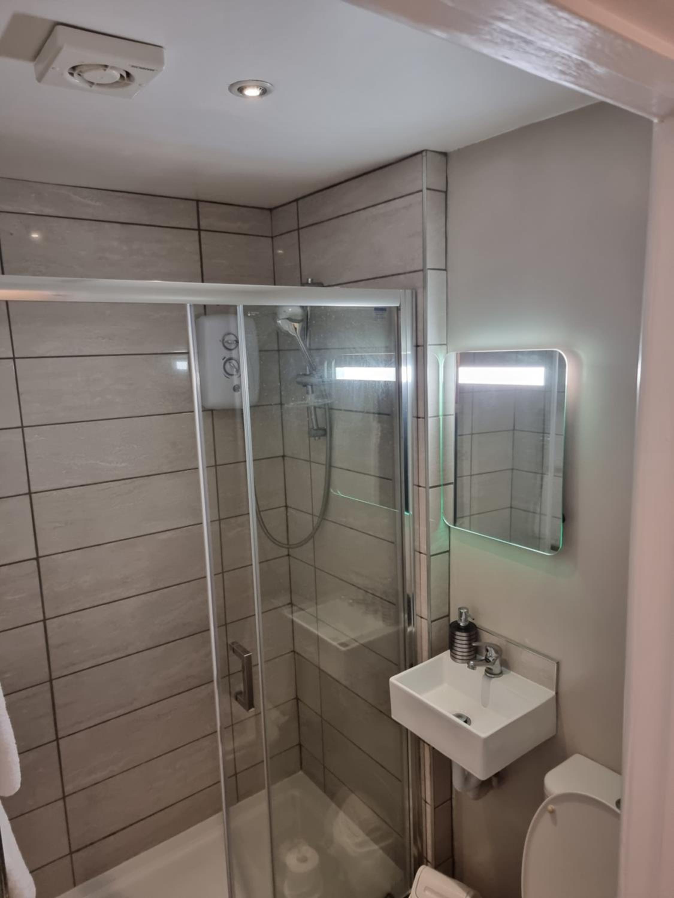 Single Room with Bathroom photo 3