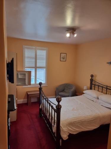 Double Room with Bathroom - Photo 1