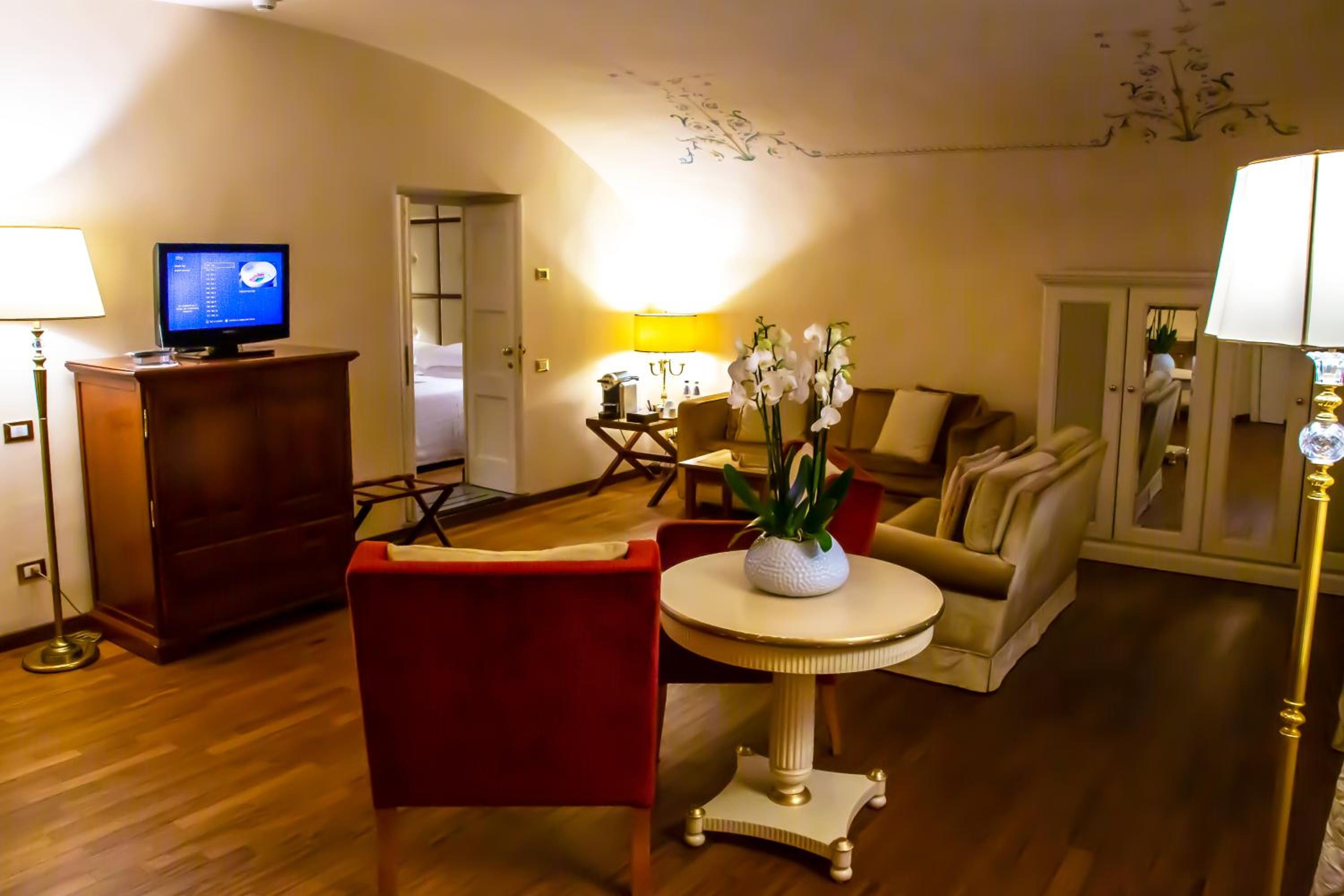 Suite thumbnail 6