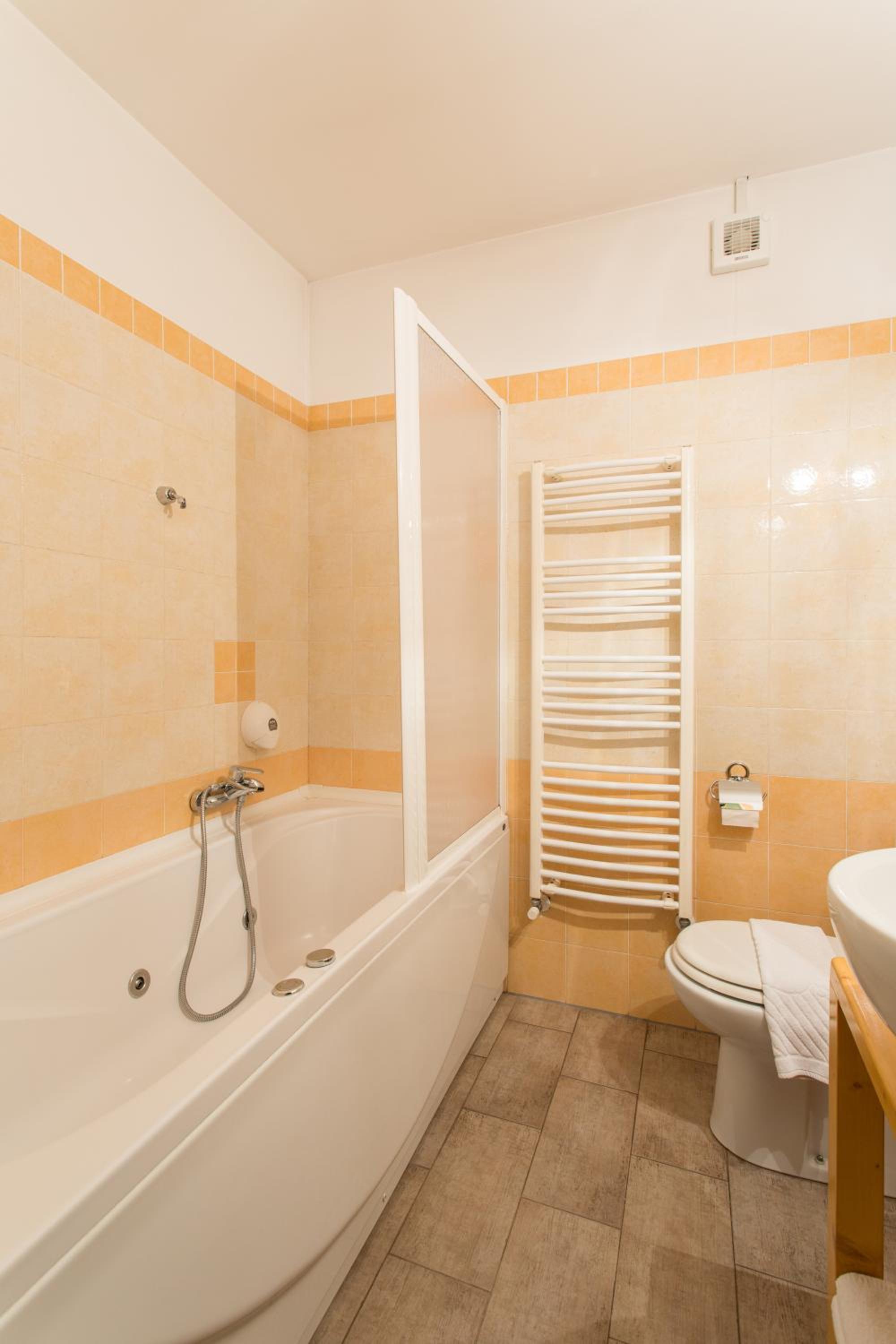 Double Room - Photo 3