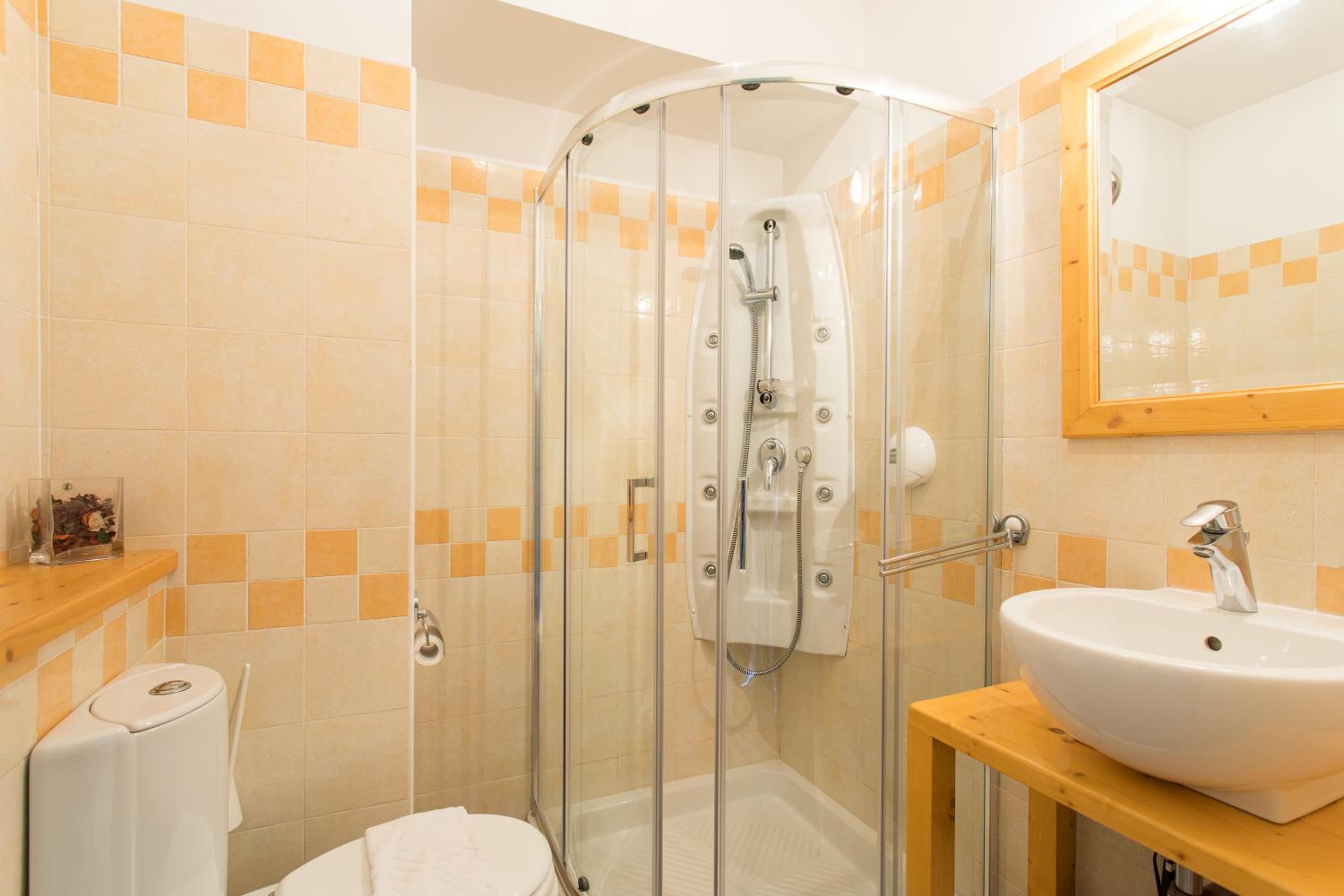 Budget Double Room - Photo 2