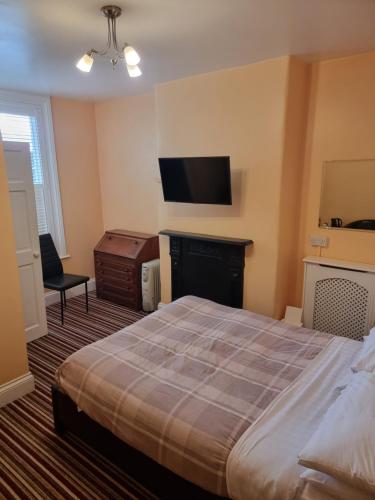 Double Room with Bathroom - Photo 7