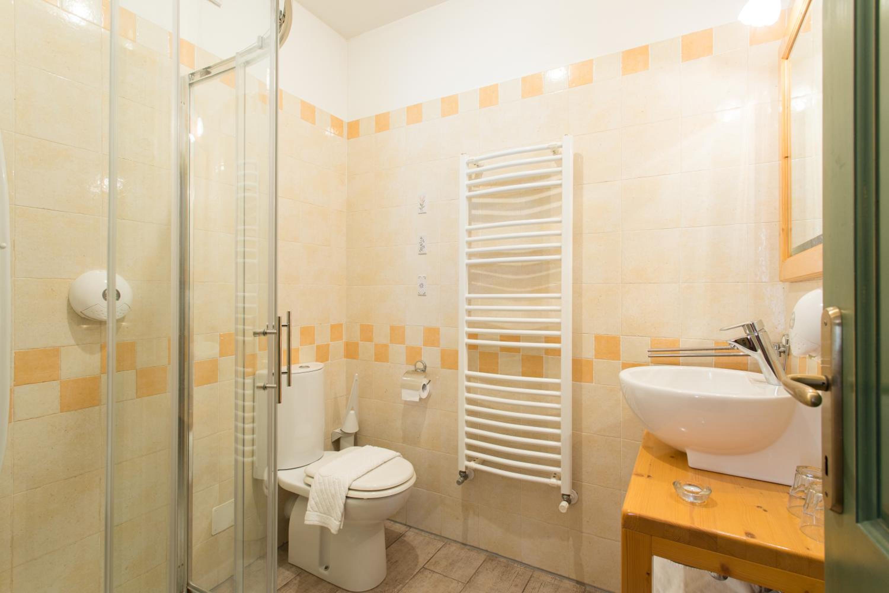 Standard King Room - Photo 3