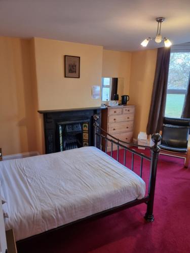 Double Room with Bathroom - Photo 4