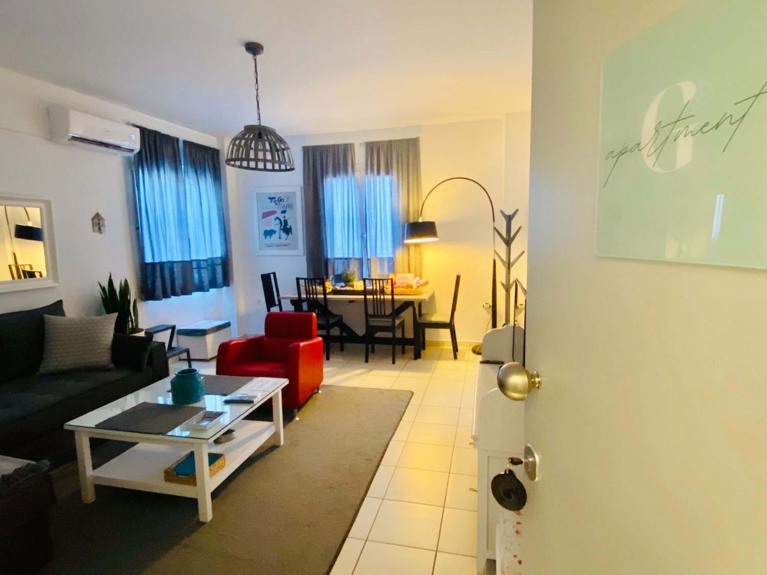 One-Bedroom Apartment photo 2