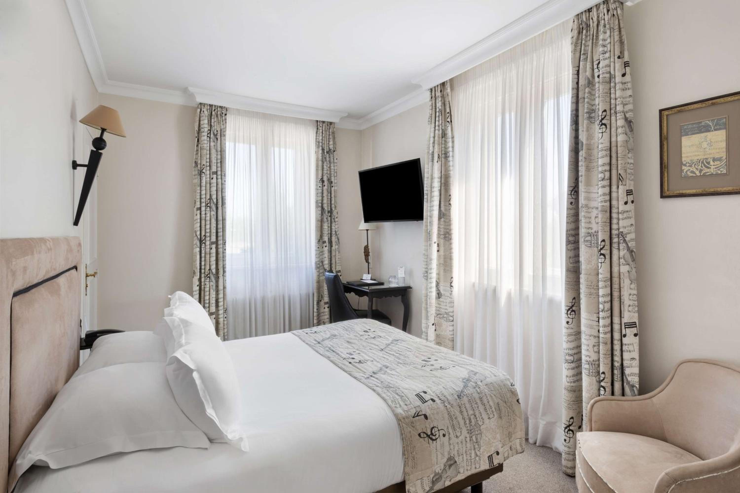 Classic Double Room - Non-Smoking - Photo 13