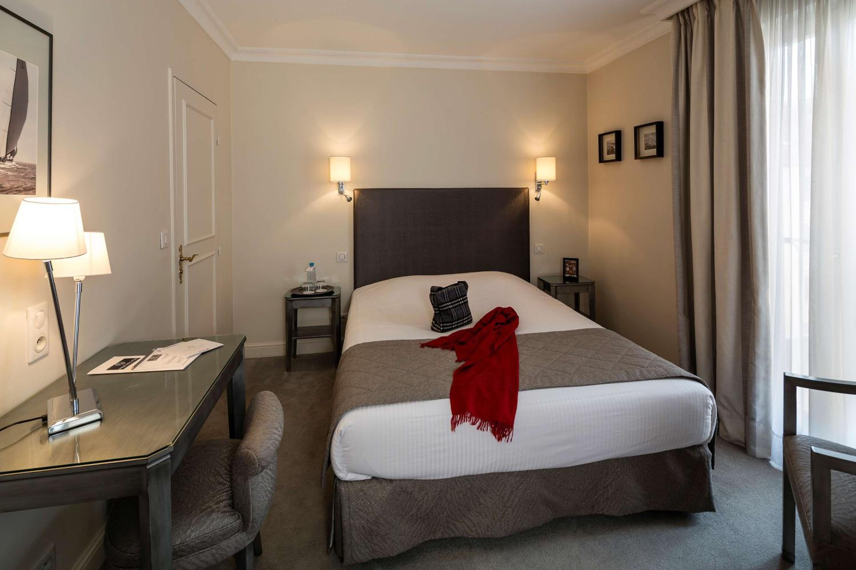 Classic Double Room - Non-Smoking - Photo 11