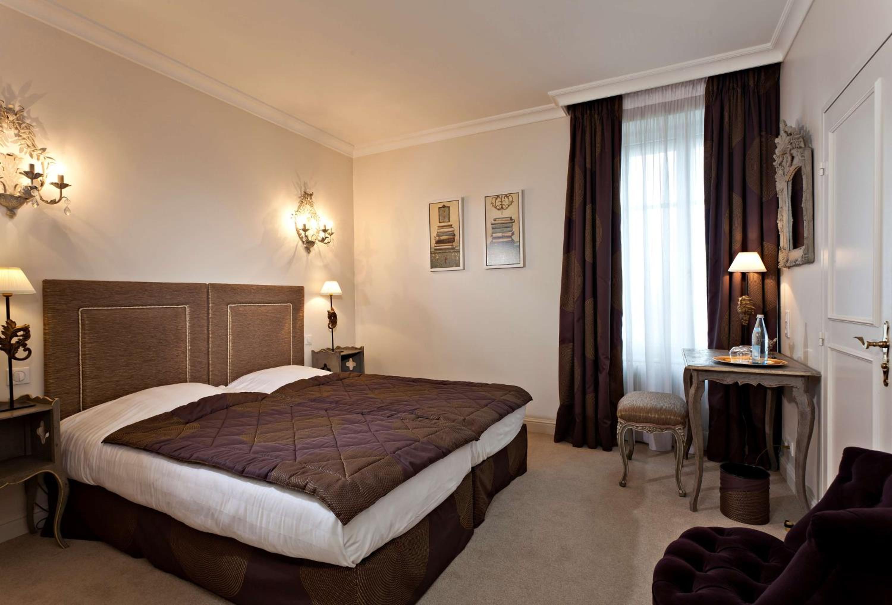 Classic King Room - Photo 7