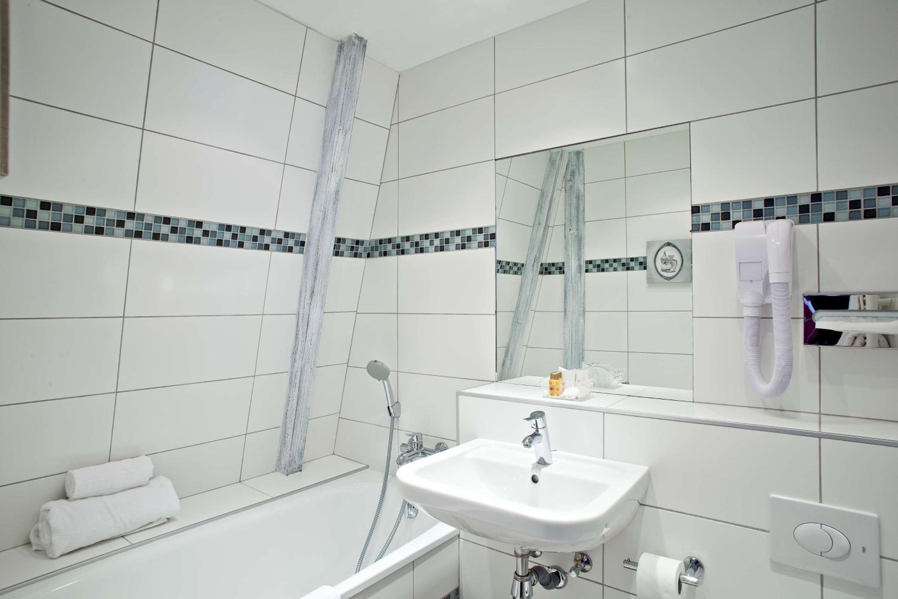 Classic King Room - Photo 8
