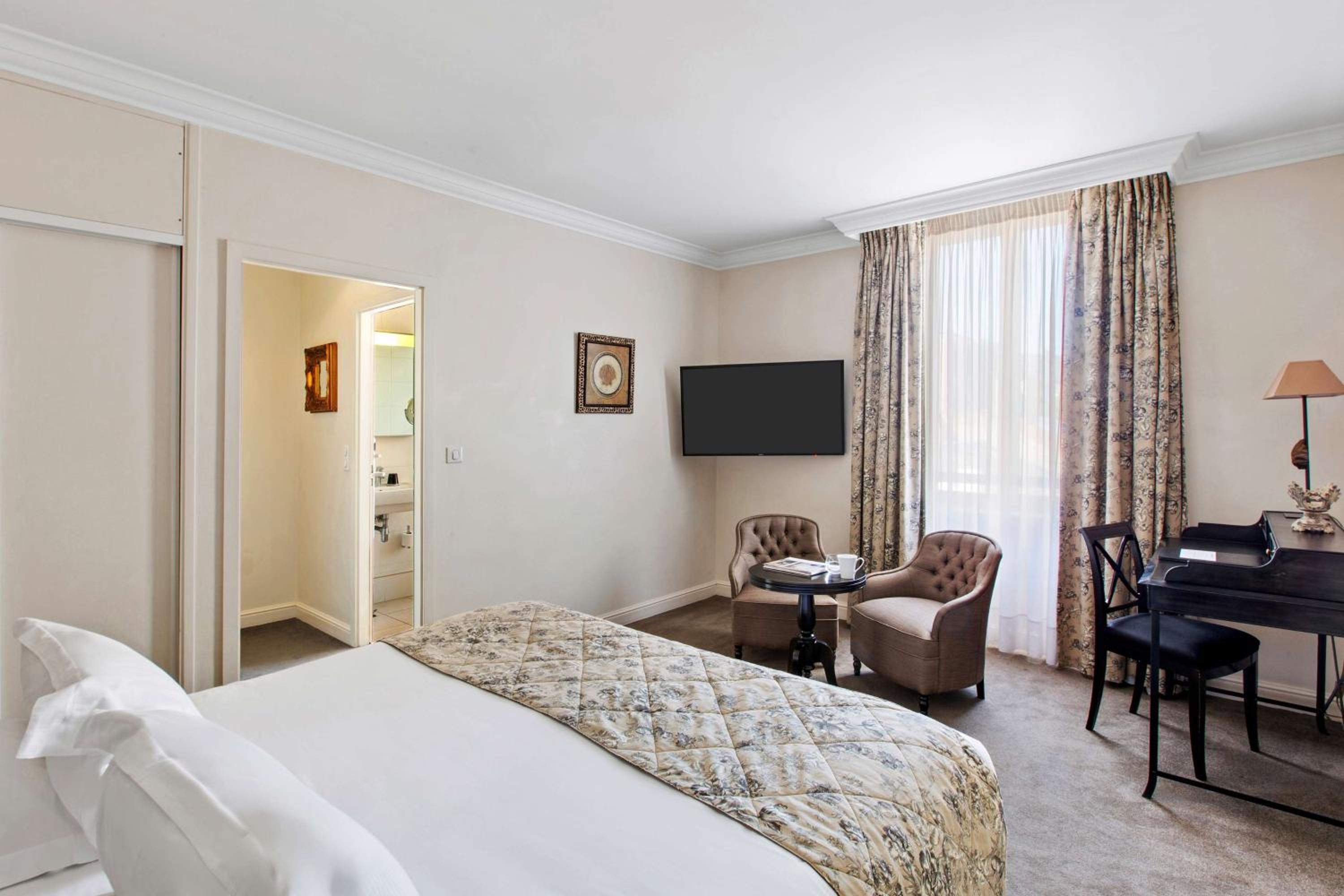 Superior Queen Room - Photo 7