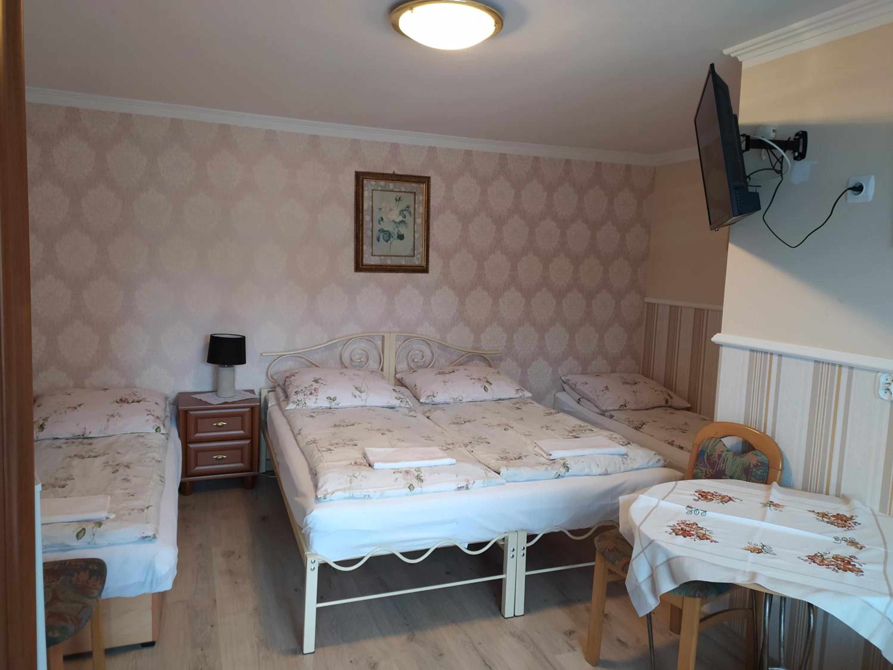 Quadruple Room with Private Bathroom