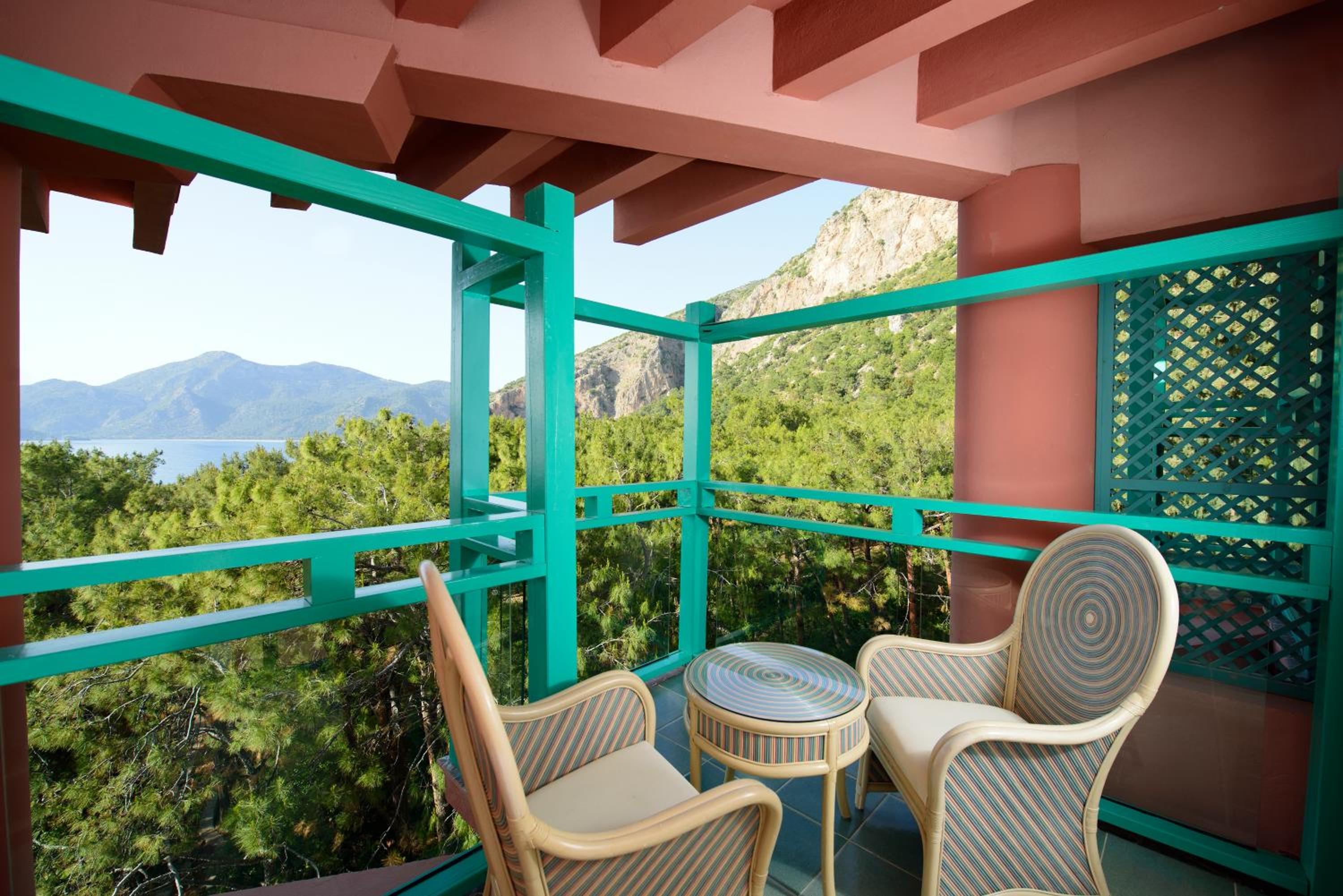 Deluxe Double Room with Partial Sea View photo 2