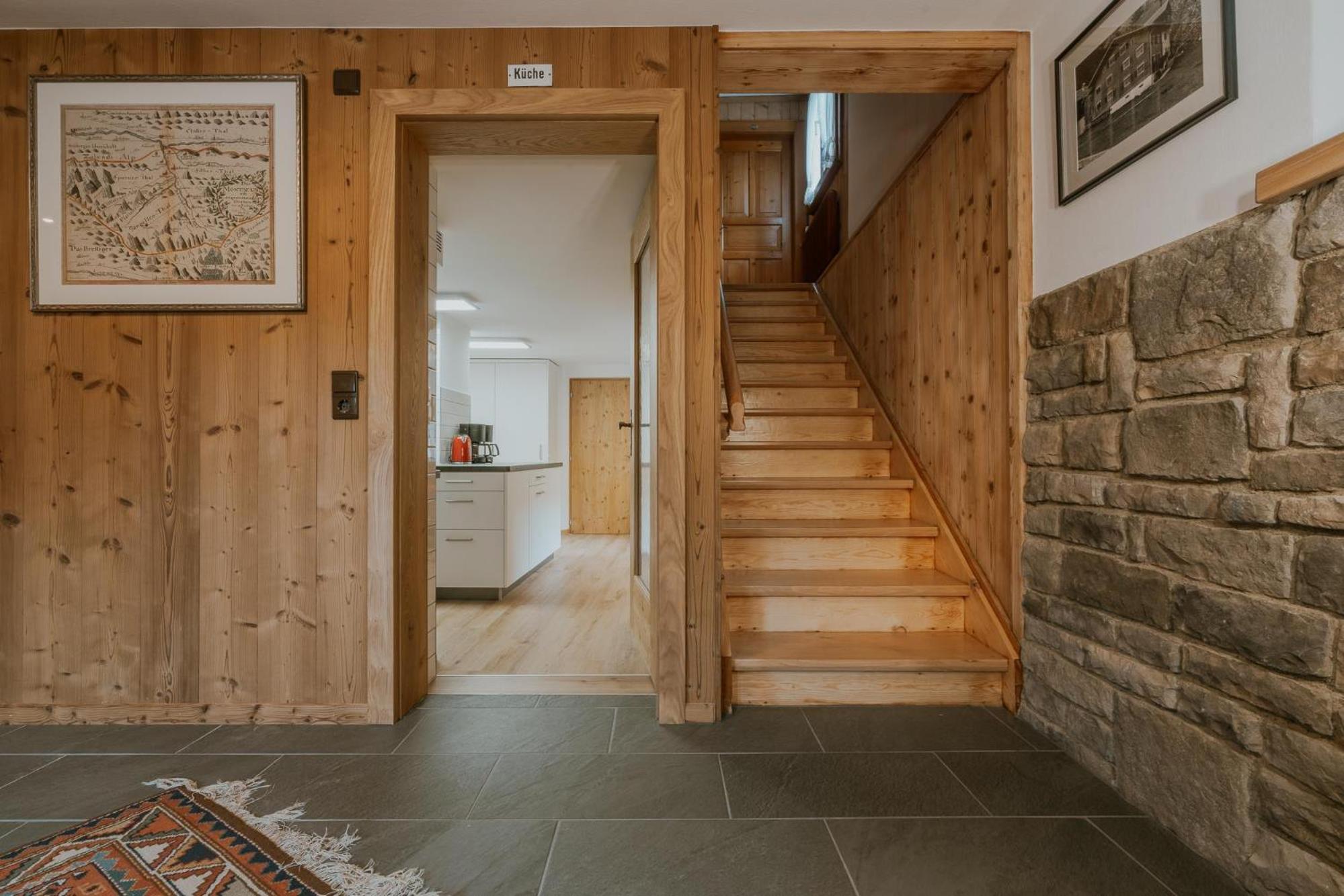 Seven-Bedroom House photo 1