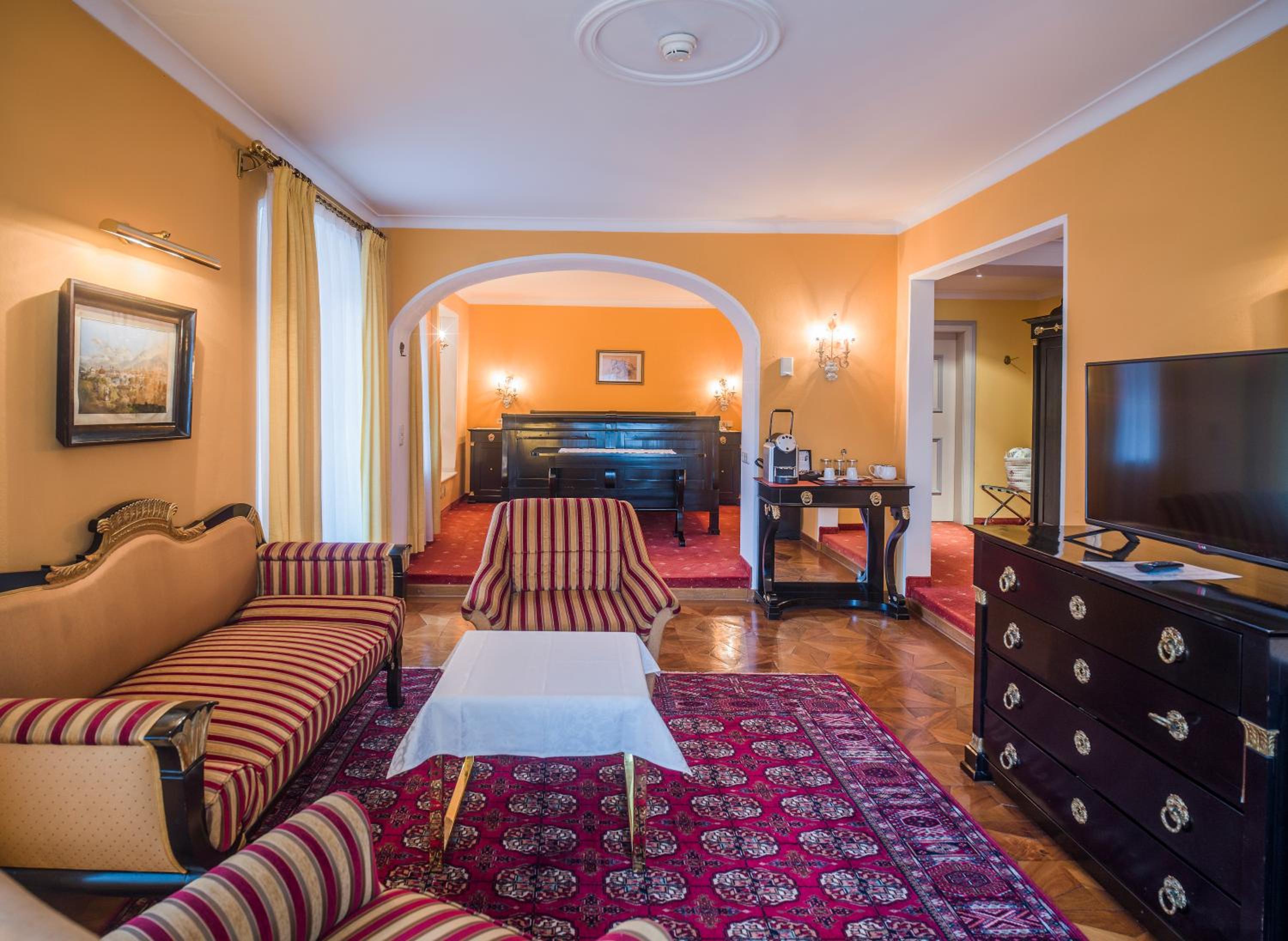 Luxury Suite - Photo 1
