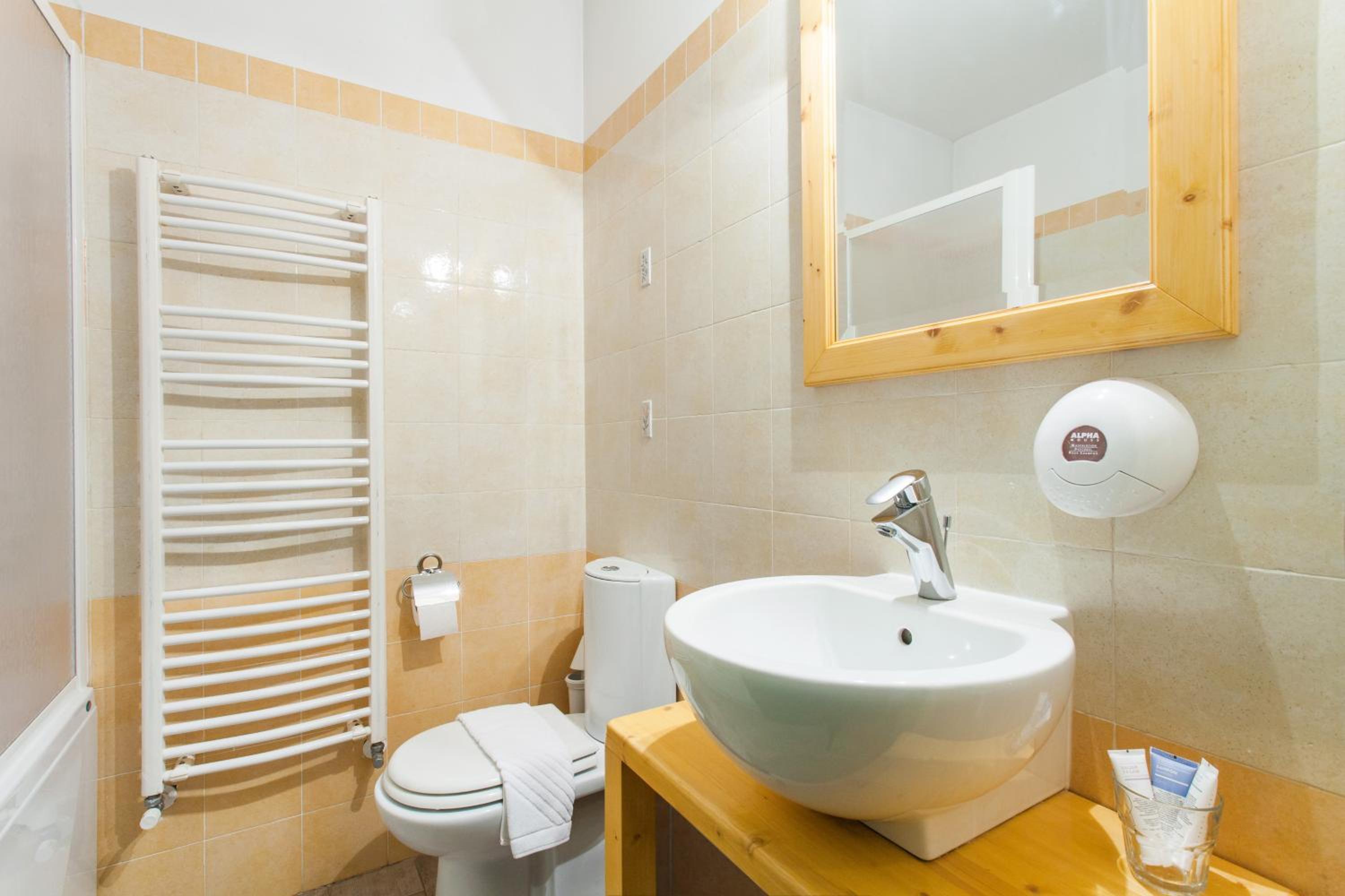 Twin Room - Photo 7
