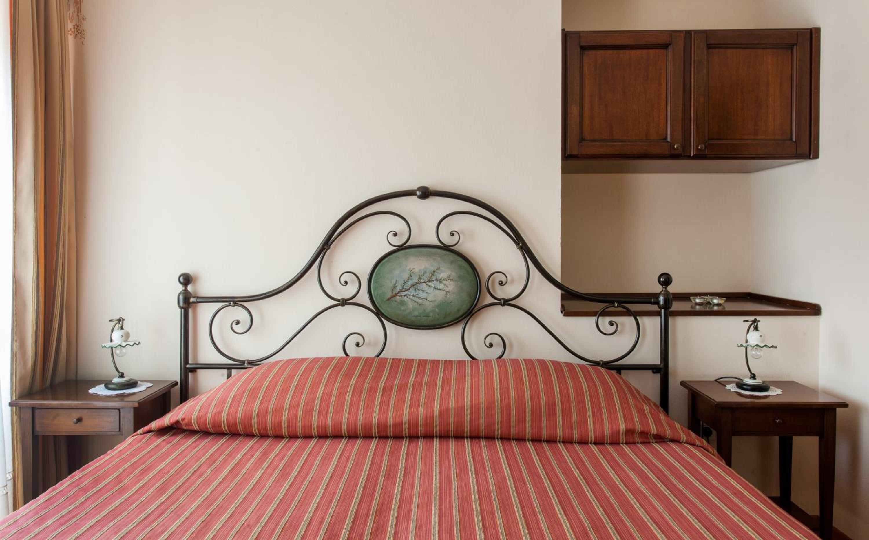 Standard King Room - Photo 4