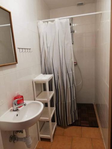 Double Room with Balcony - Photo 12