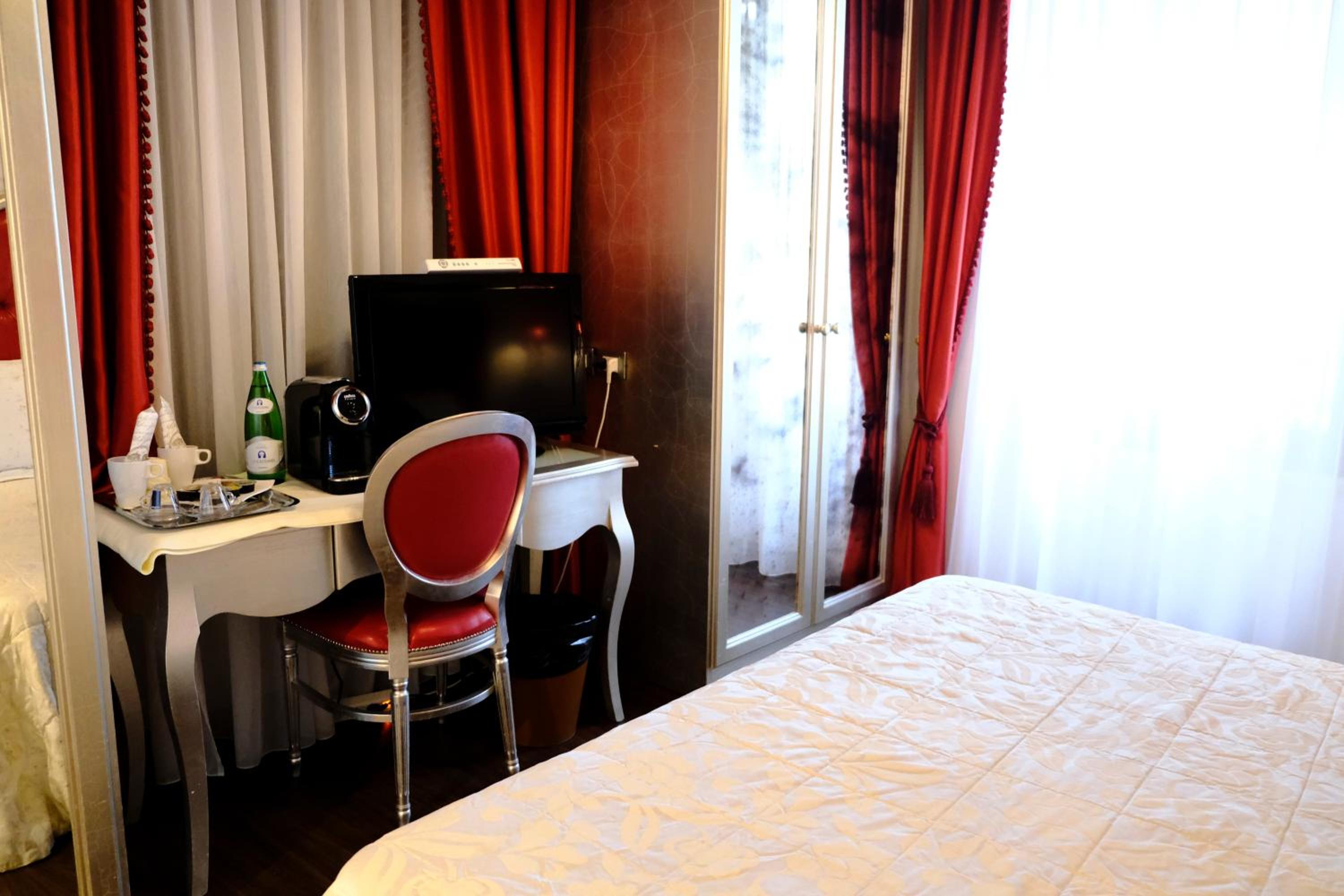 Deluxe Double Room with Garden View - Photo 4
