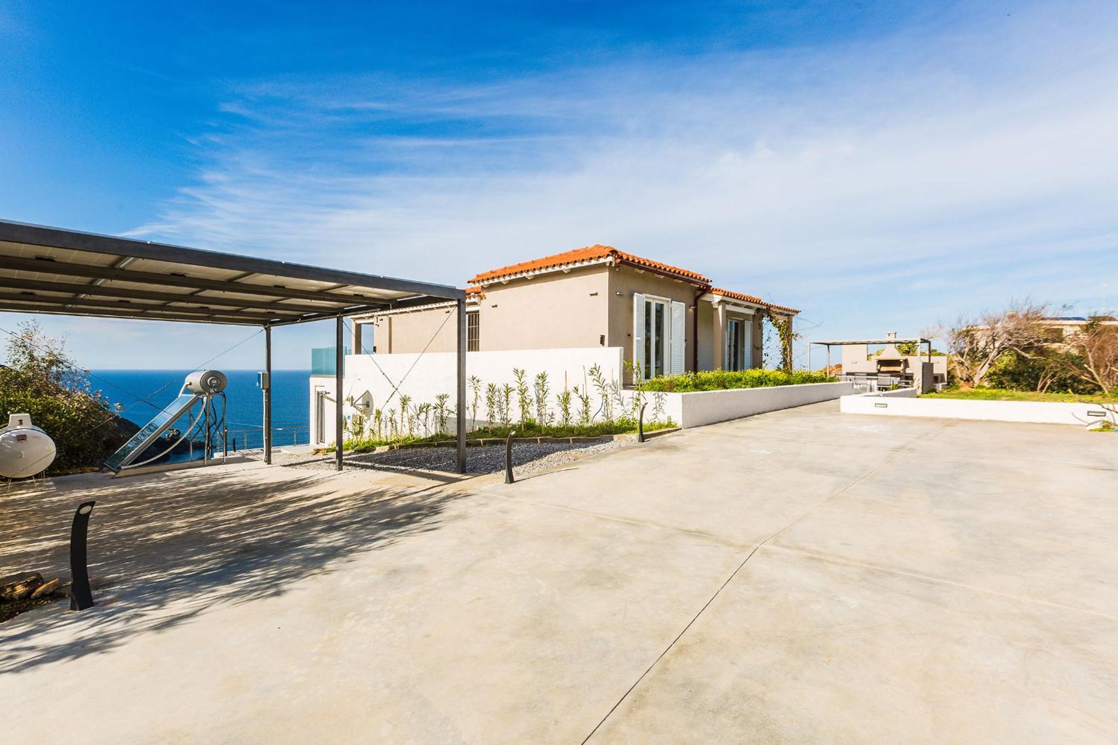 Three-Bedroom Villa photo 2