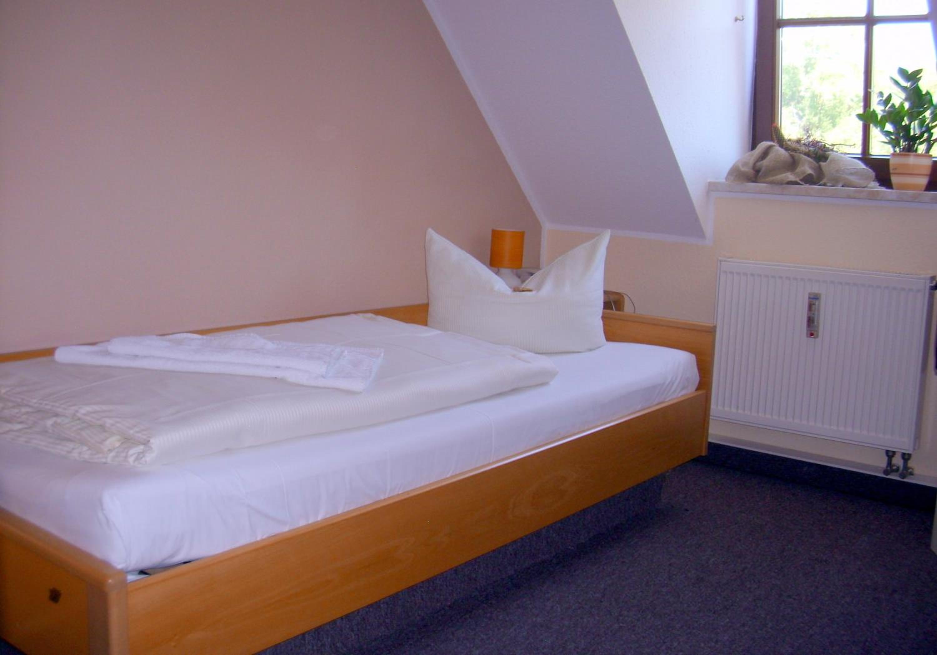 Single Room with Bathroom photo 2