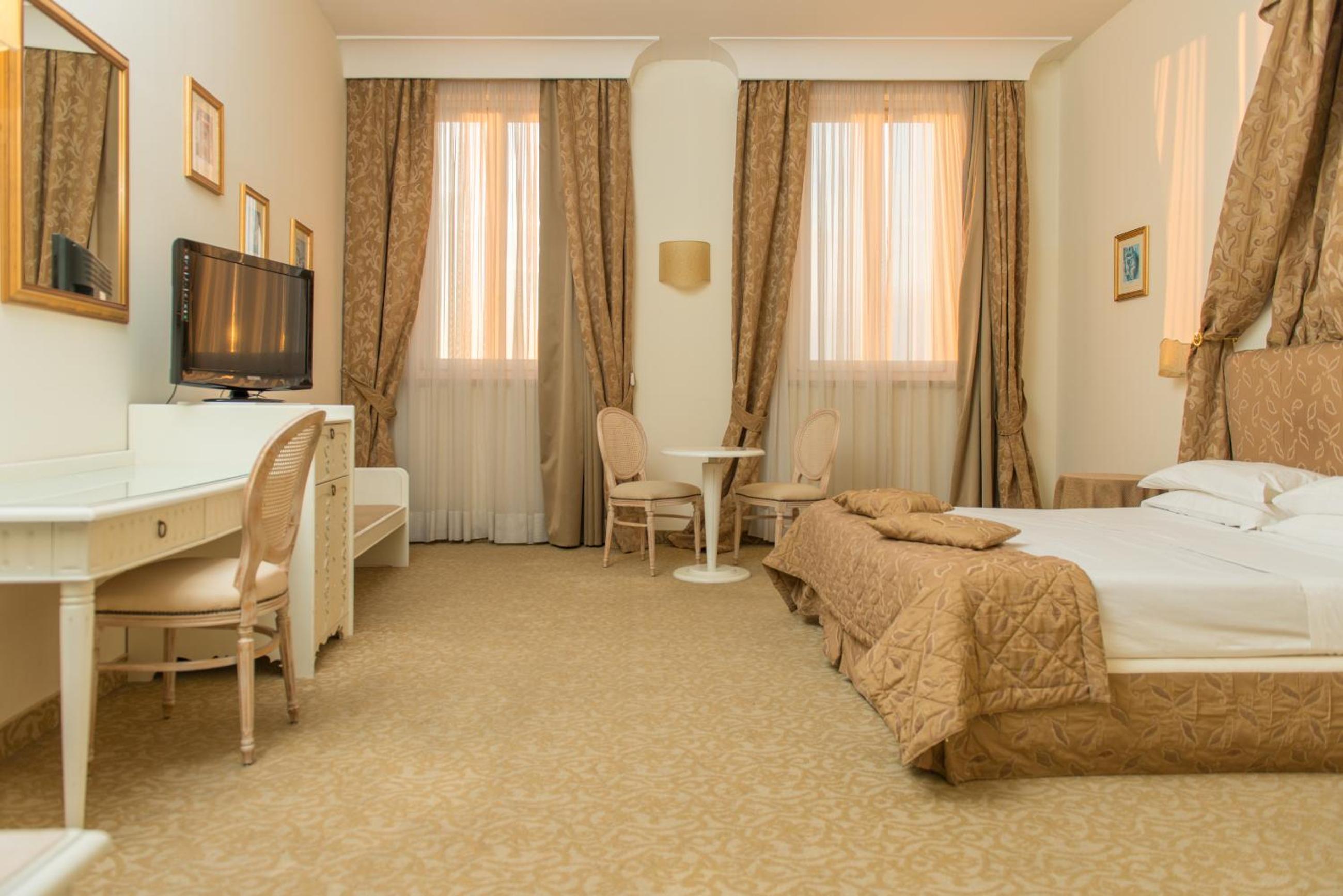 Deluxe Double or Twin Room with Sea View - Photo 1