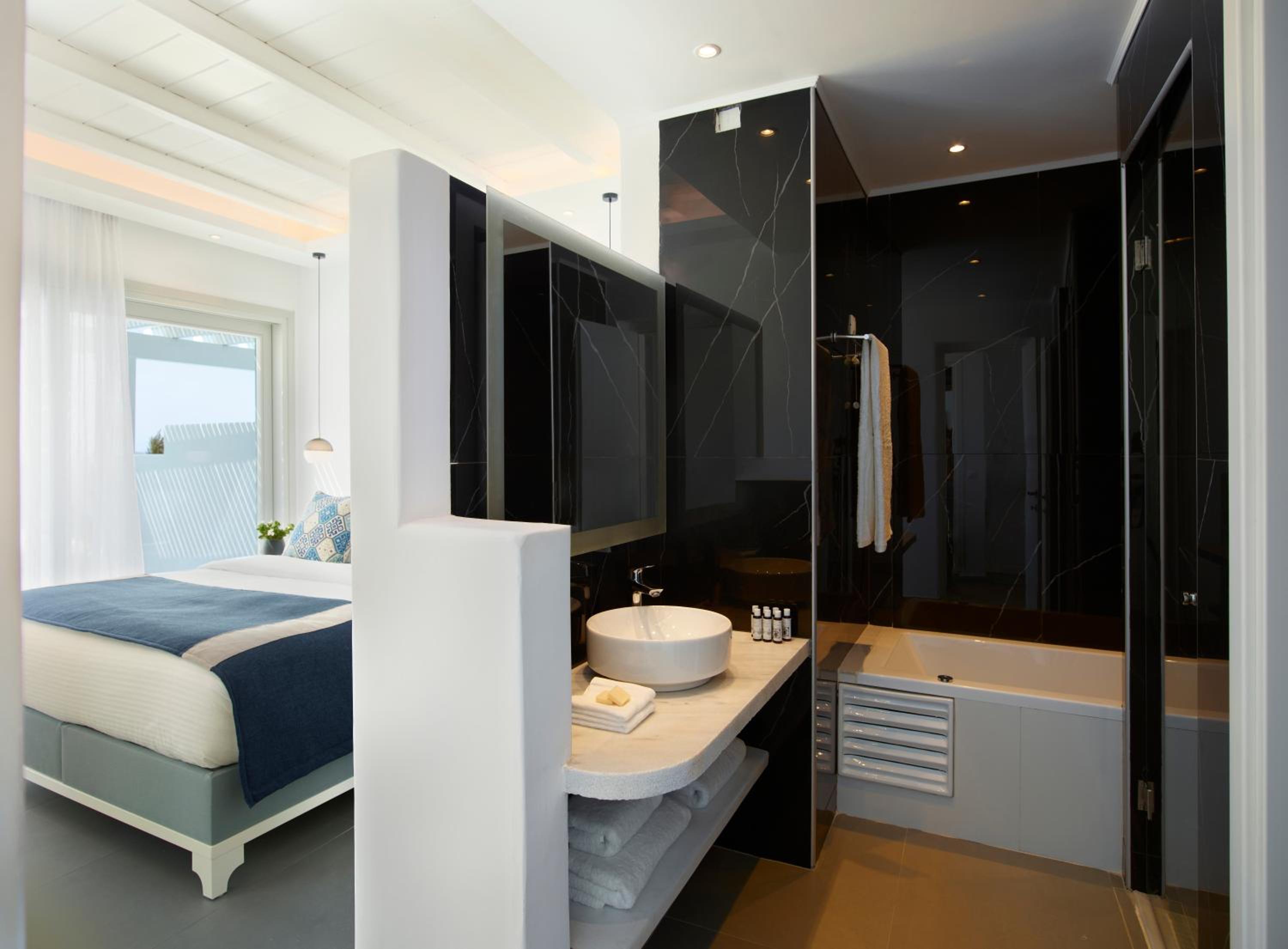 Grand Suite with Private Pool Sea View - Photo 2