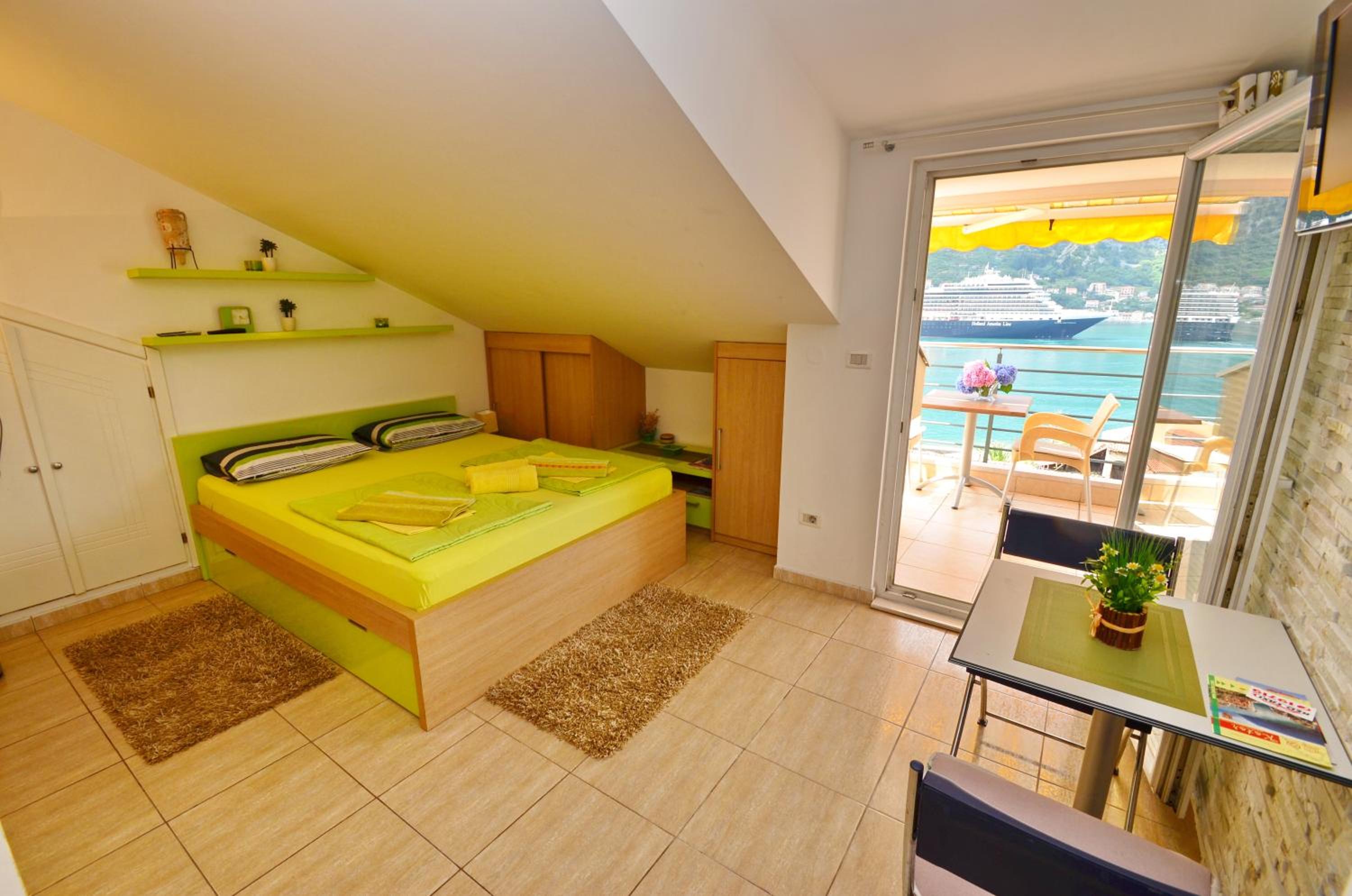 Studio with Balcony and Sea View (2 Adults) photo 2
