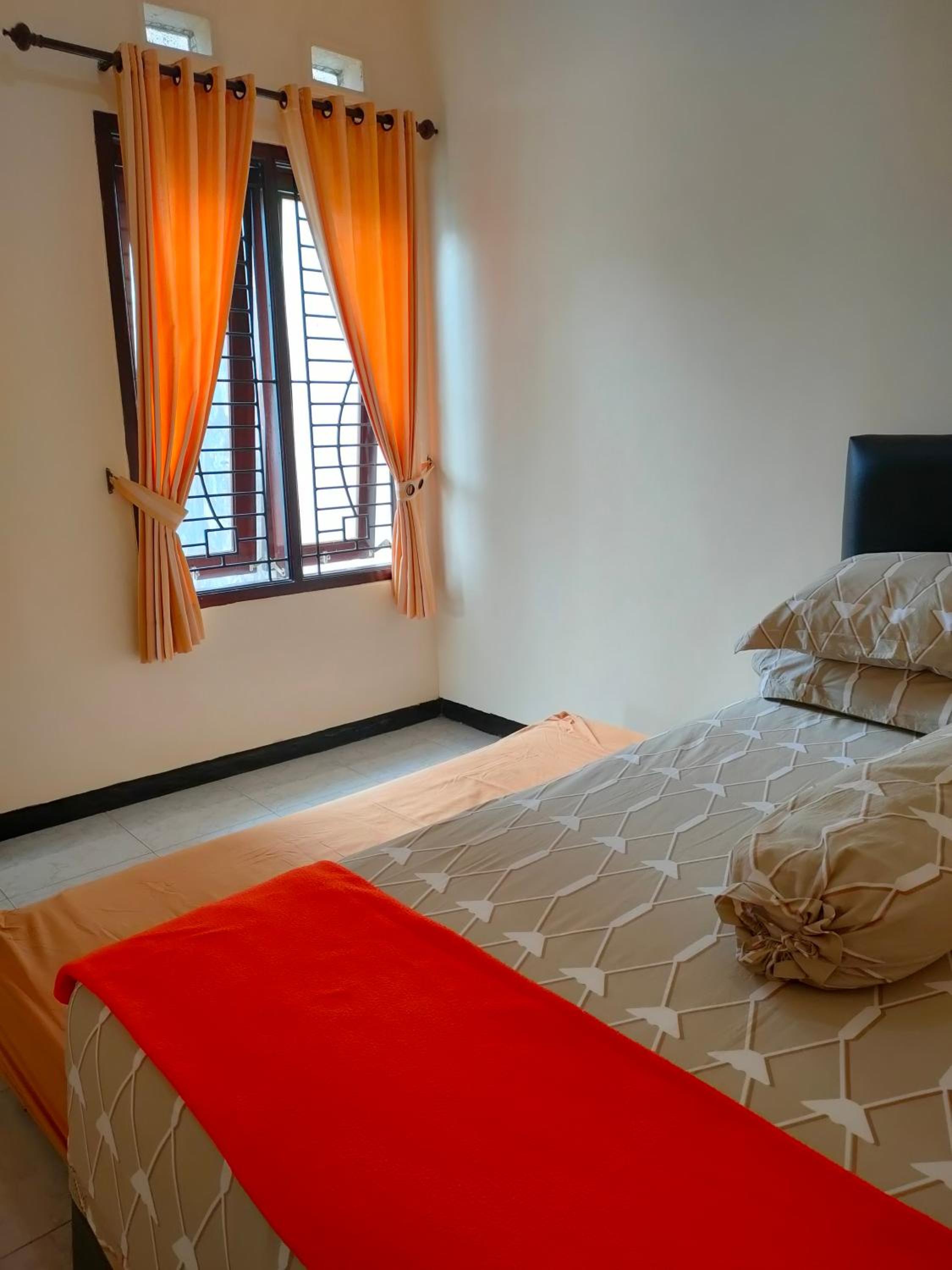 Two-Bedroom House - Photo 1