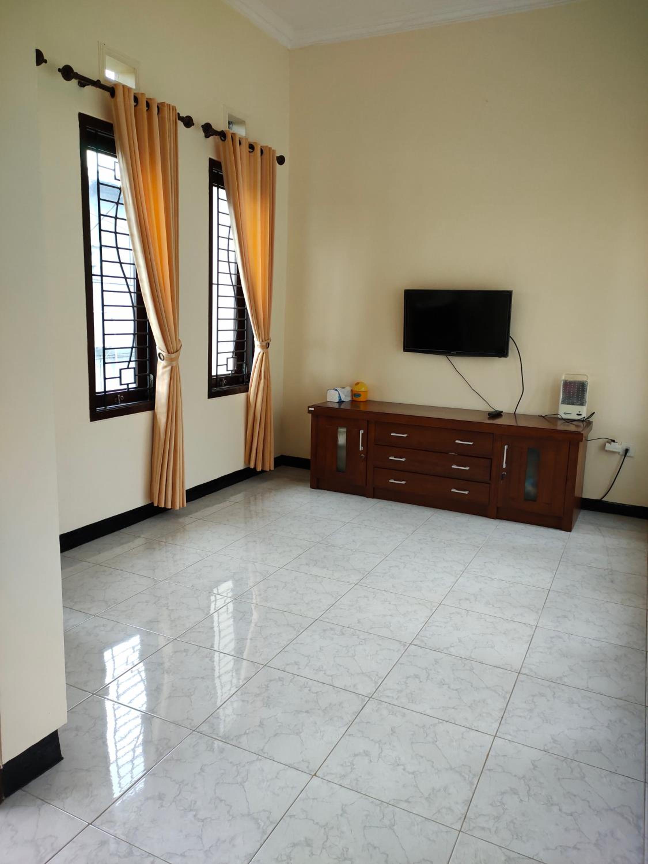 Two-Bedroom House - Photo 4