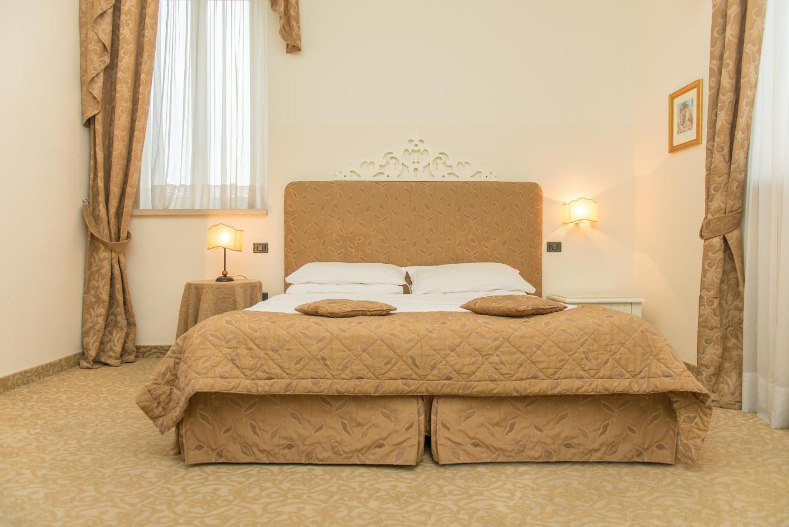 Standard Double or Twin Room photo 2