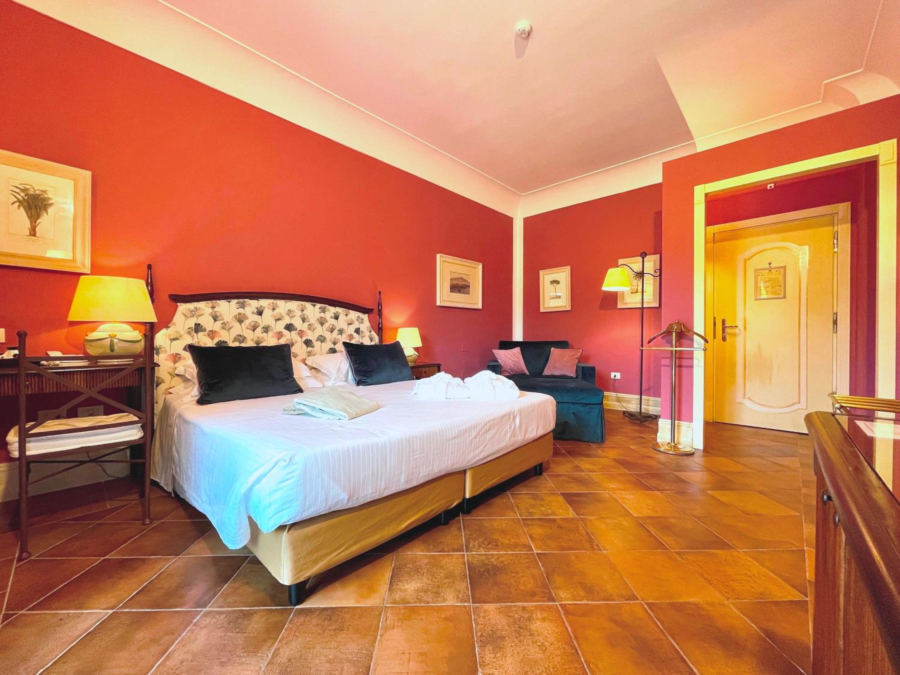Junior Suite with Pool View photo 2