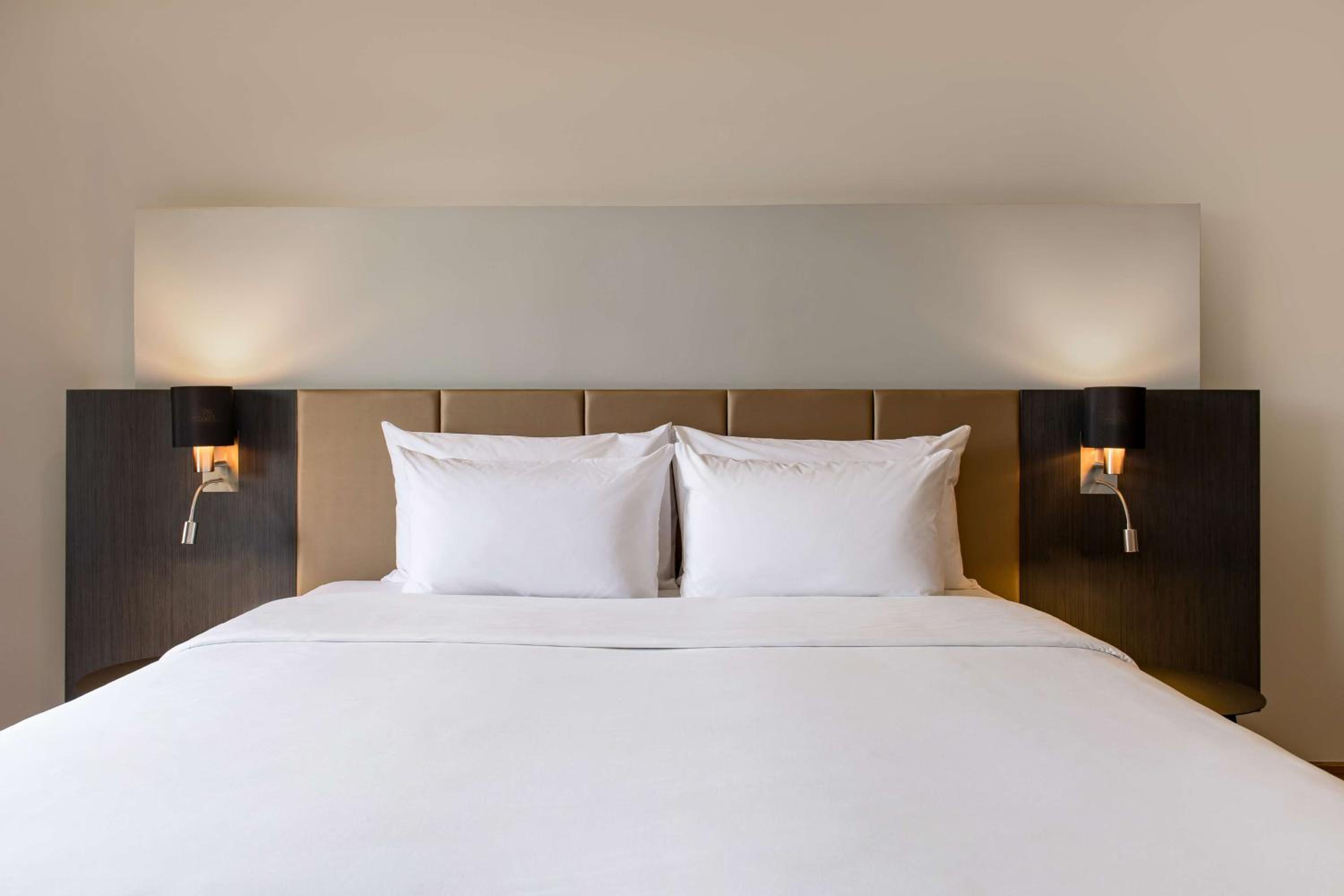 Premium Room with Balcony and Lake View photo 2